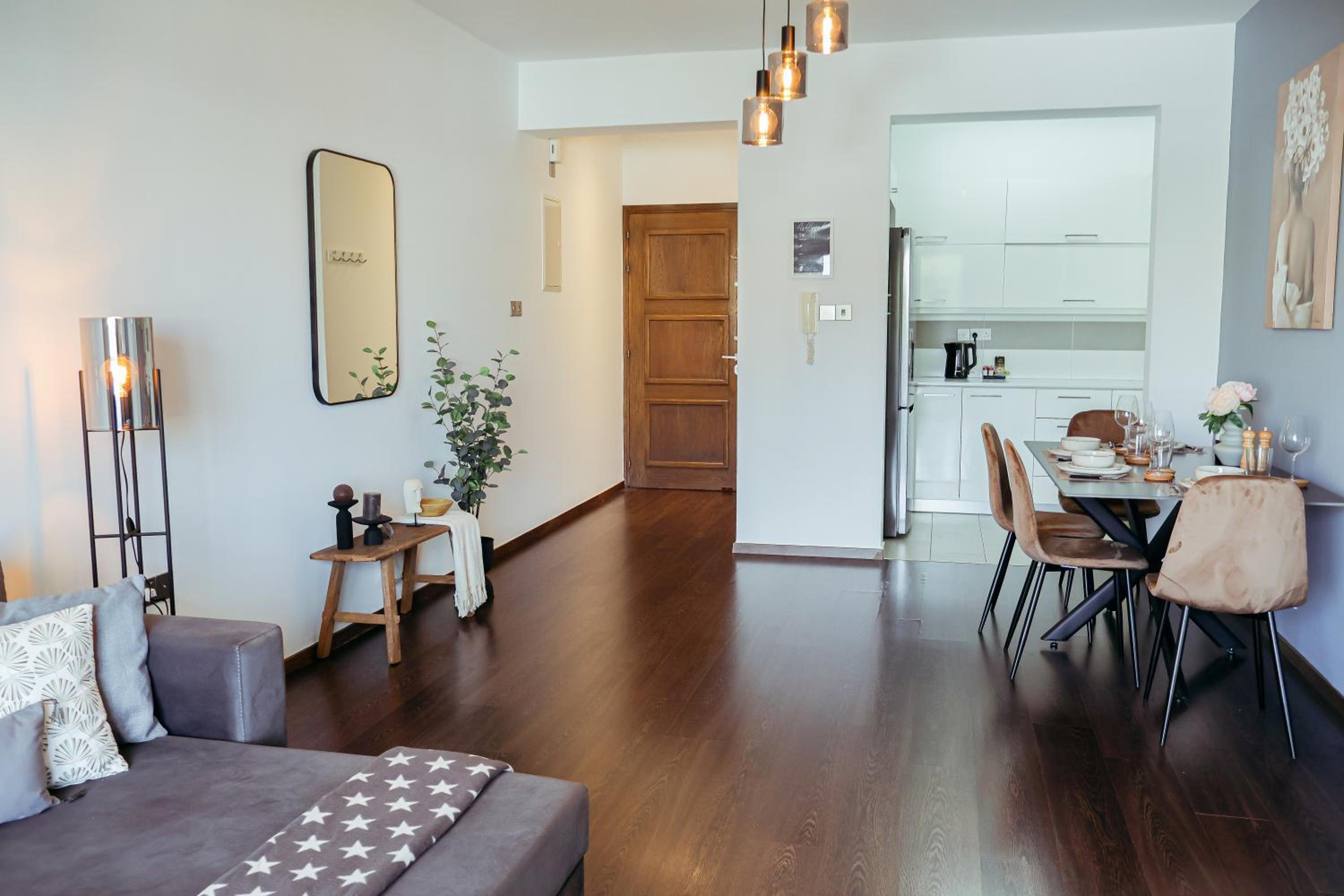 Stylish 2 Bedroom Apt - Tourist Area Collection