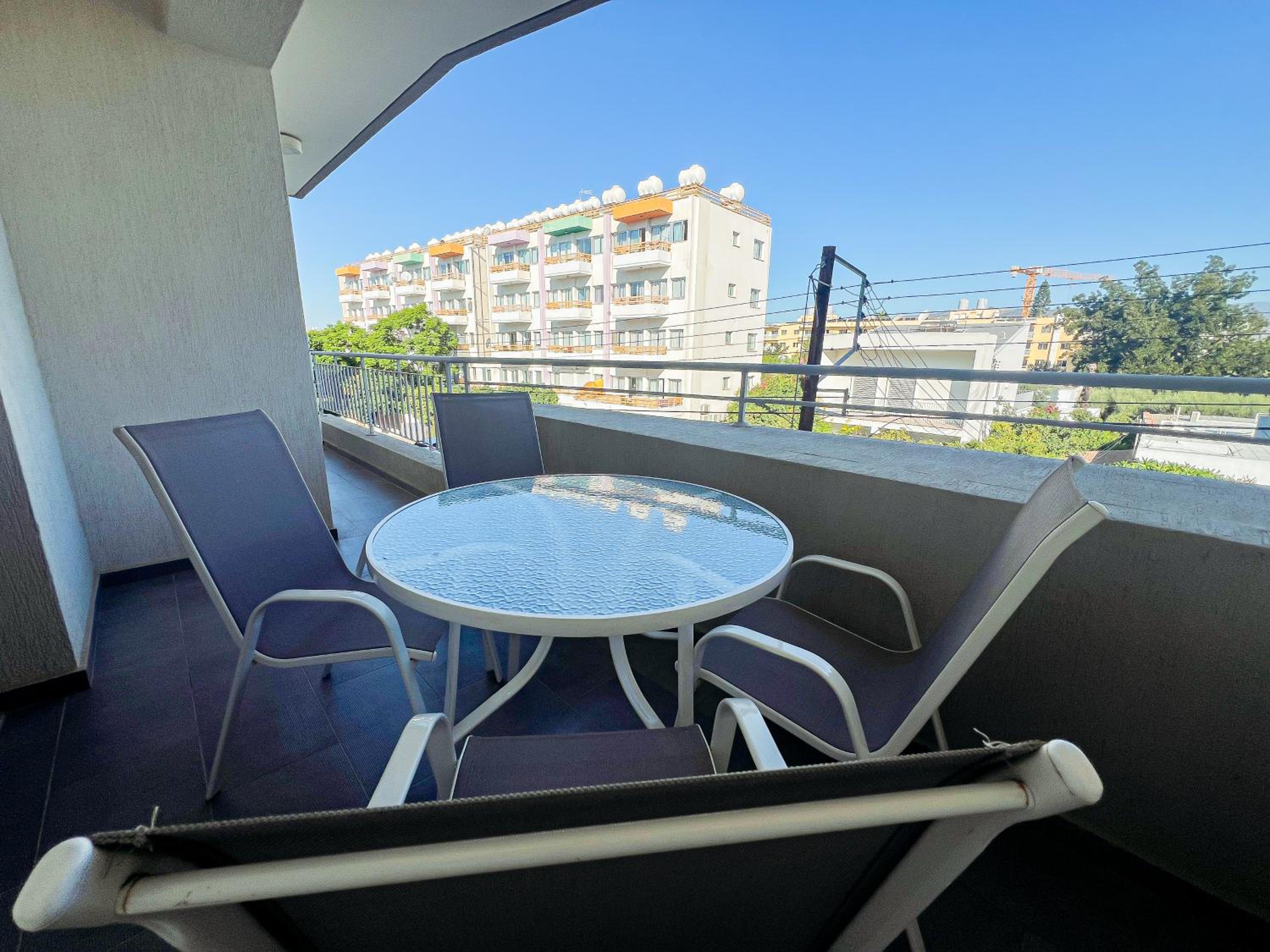 Stylish 2 Bedroom Apt - Tourist Area Collection