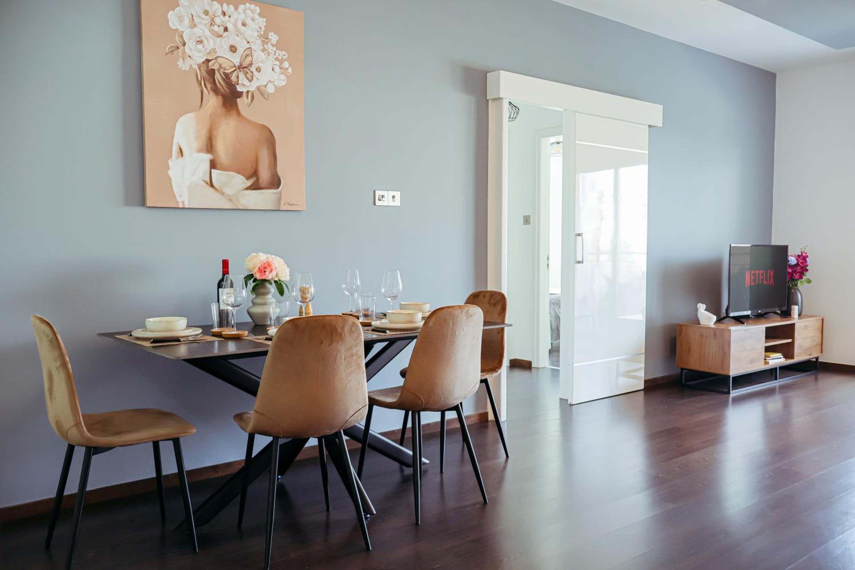 Stylish 2 Bedroom Apt - Tourist Area Collection