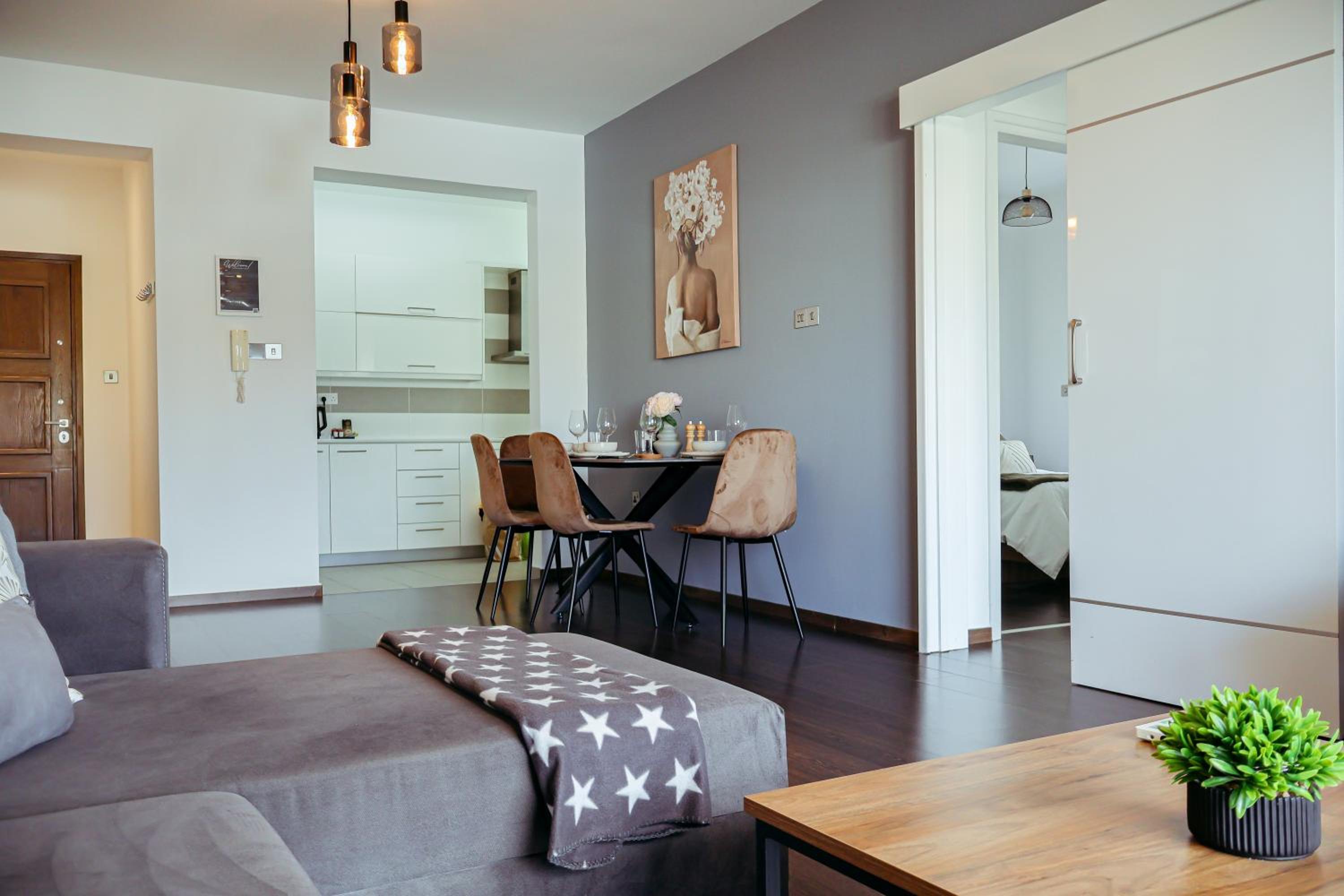 Stylish 2 Bedroom Apt - Tourist Area Collection