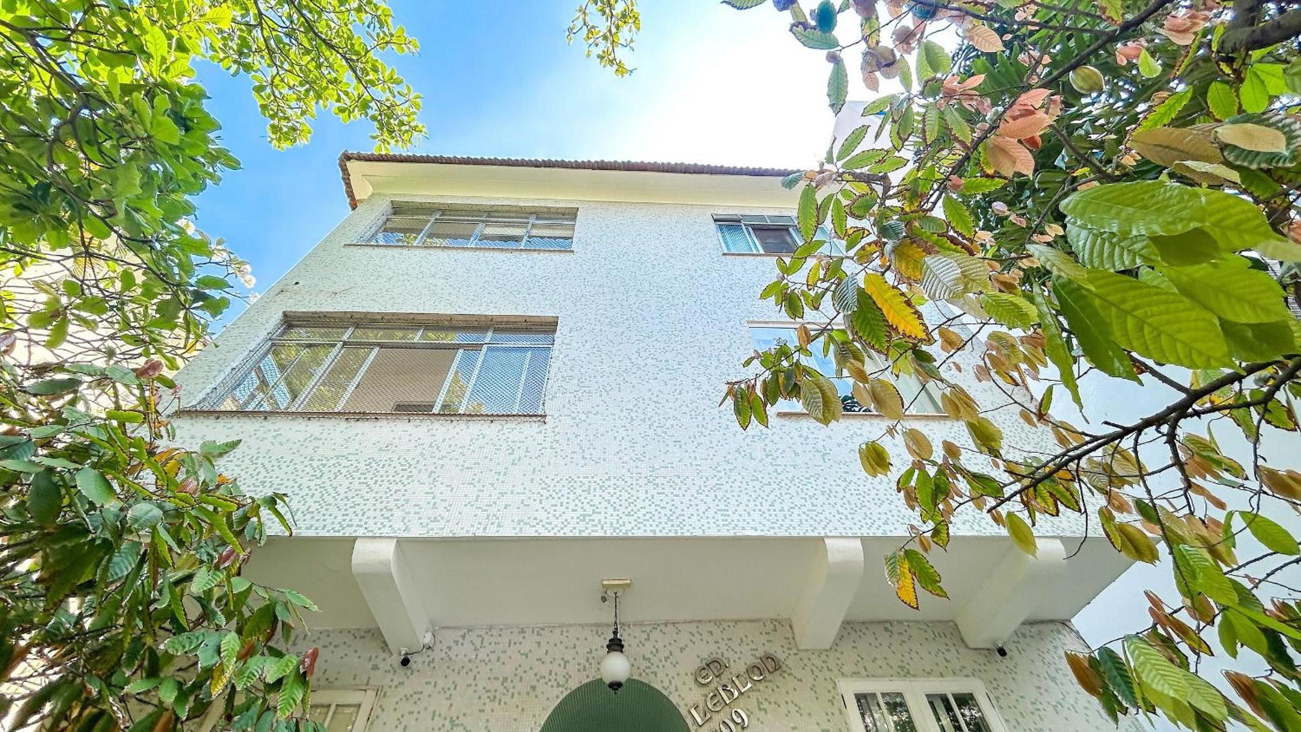 Modern studio in Leblon