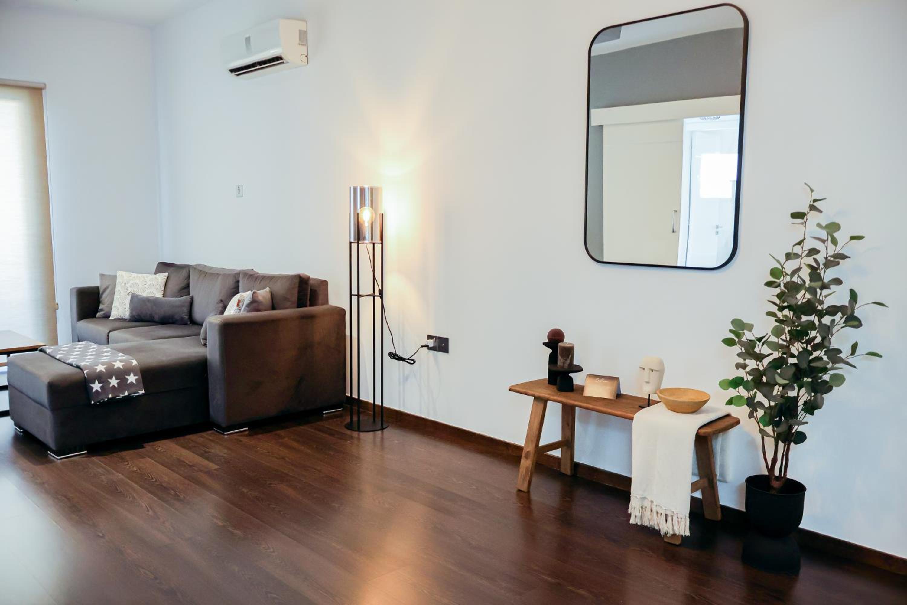 Stylish 2 Bedroom Apt - Tourist Area Collection