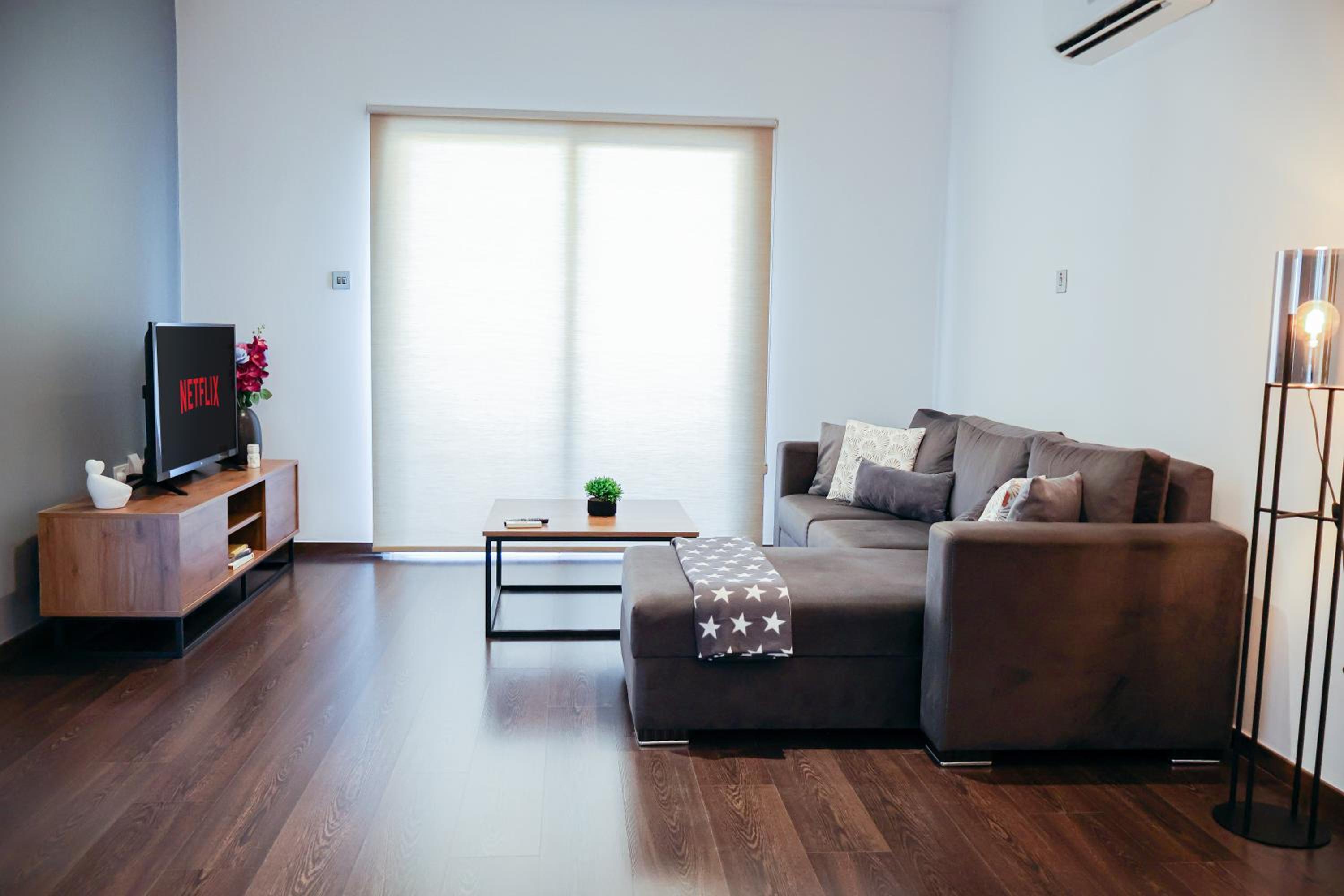 Stylish 2 Bedroom Apt - Tourist Area Collection