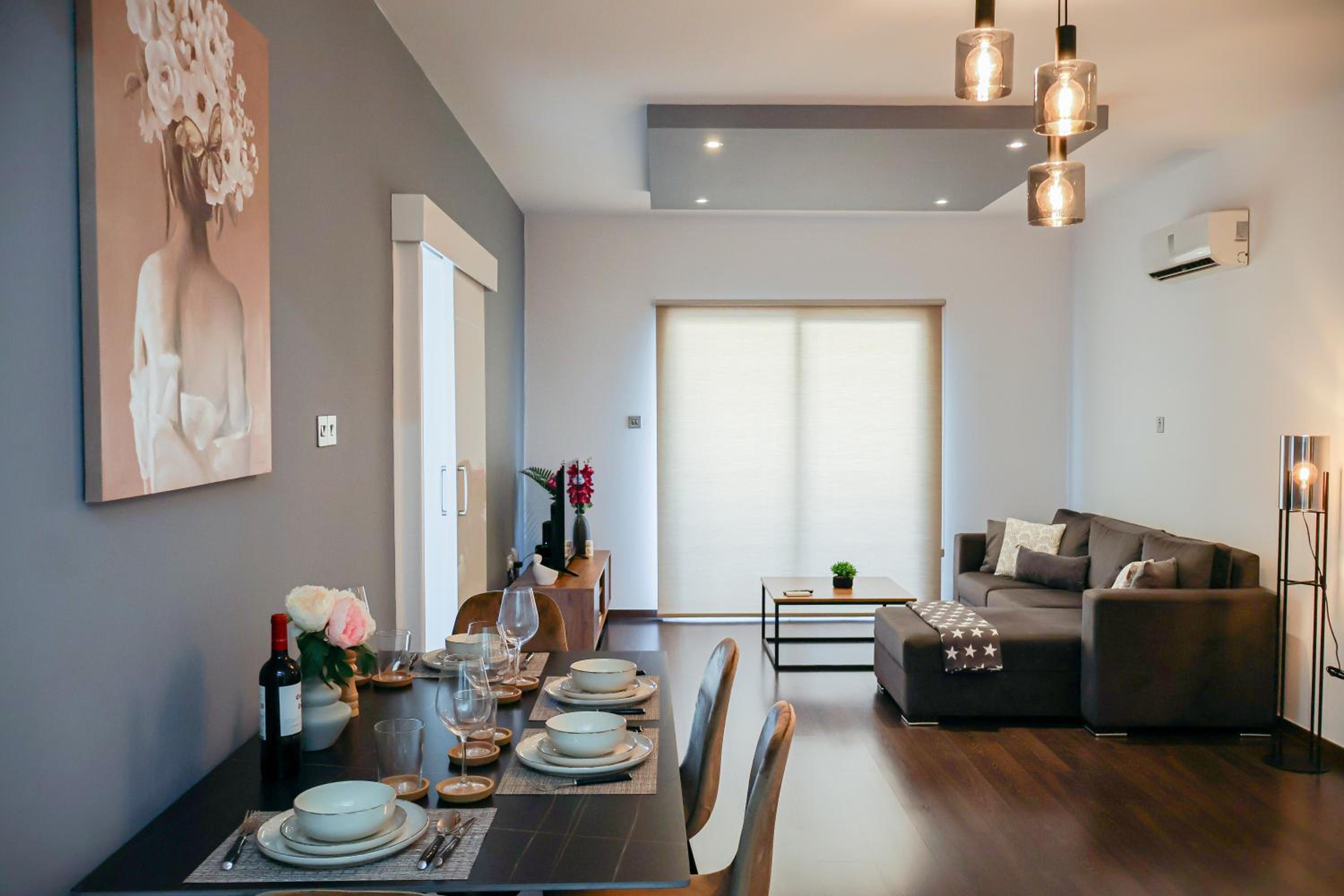 Stylish 2 Bedroom Apt - Tourist Area Collection