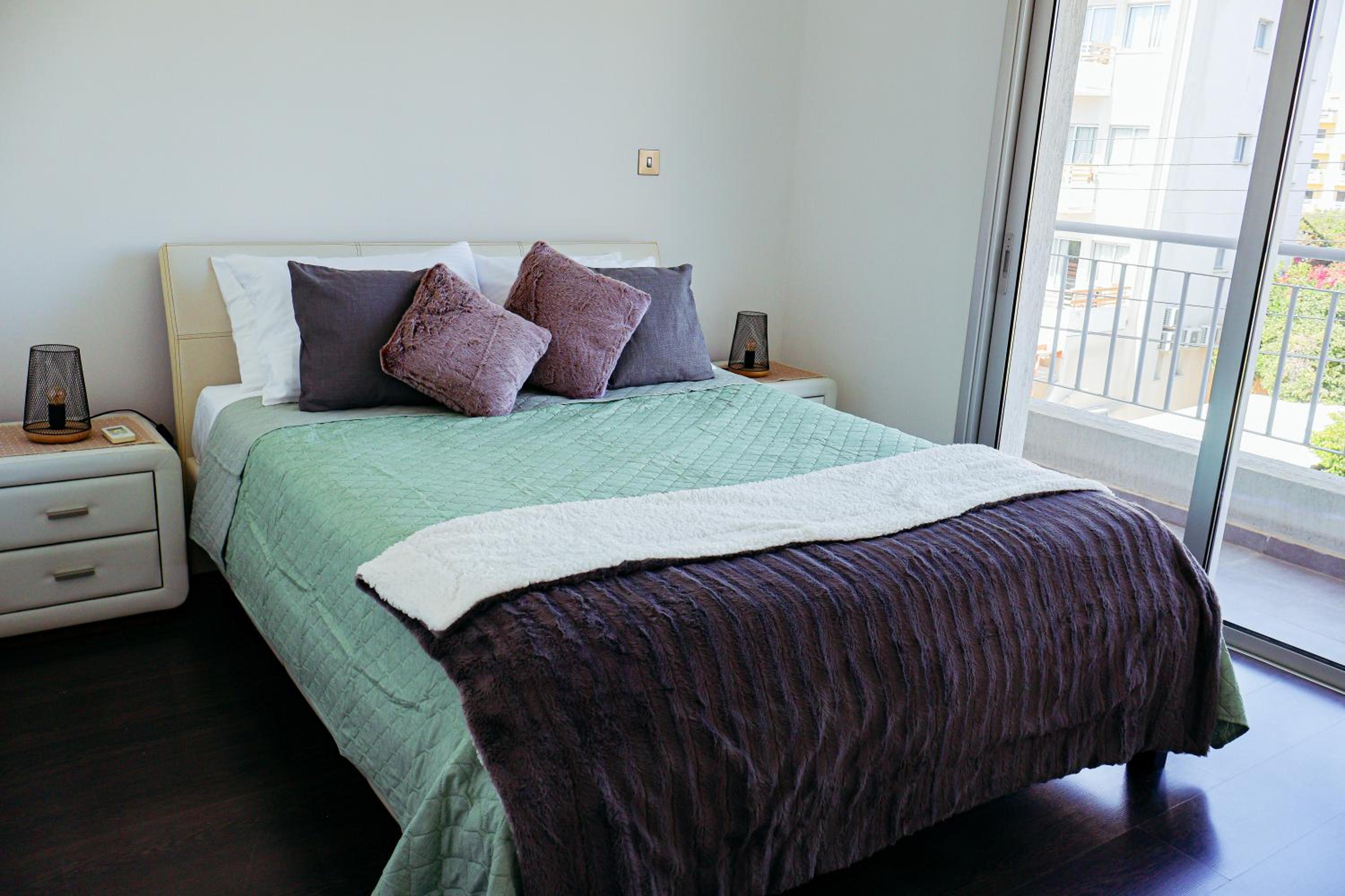 Stylish 2 Bedroom Apt - Tourist Area Collection