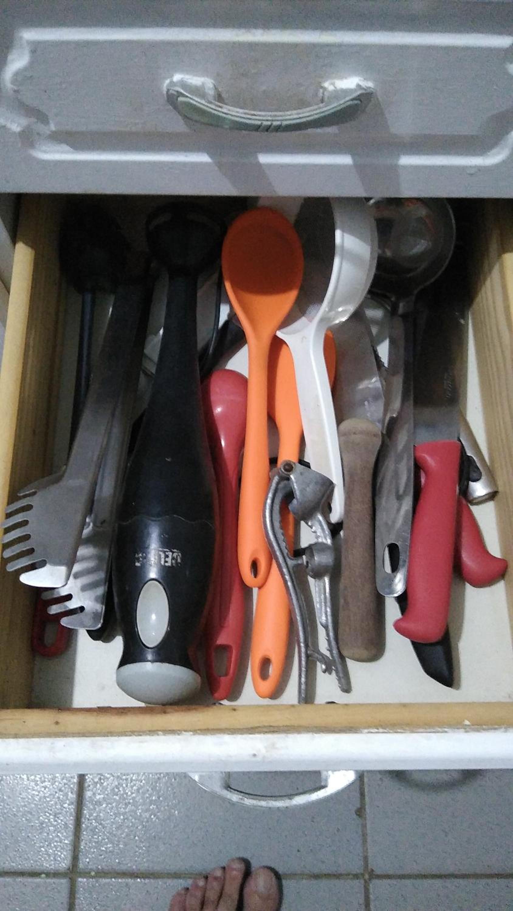 Apartamento em condomínio de frete pra praia