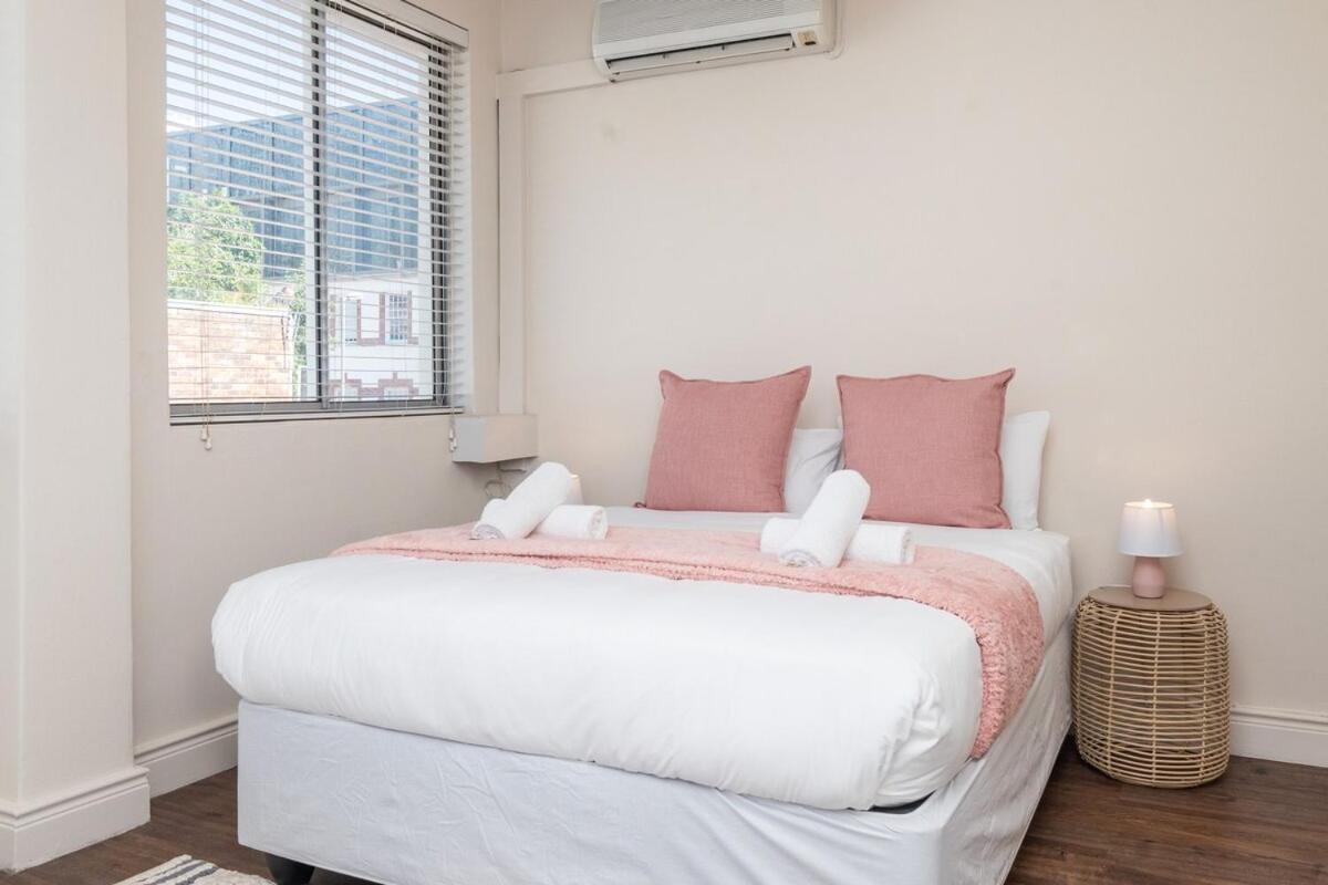 Two bedroom Apartment on kloof view 2