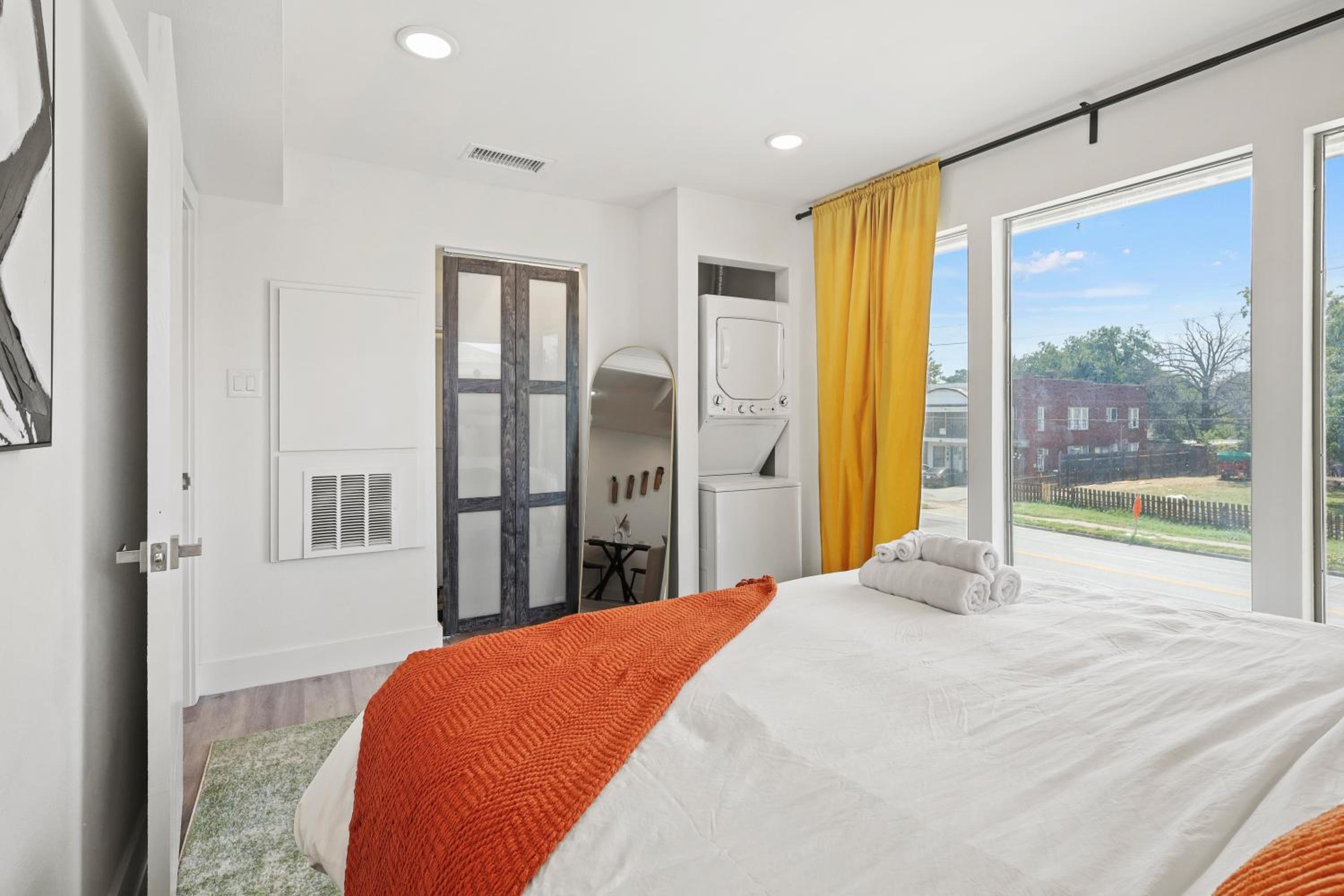 1Bed 1 Bath, King Bed, Free parking, DT Dallas, AAC, Deep Ellum view 2