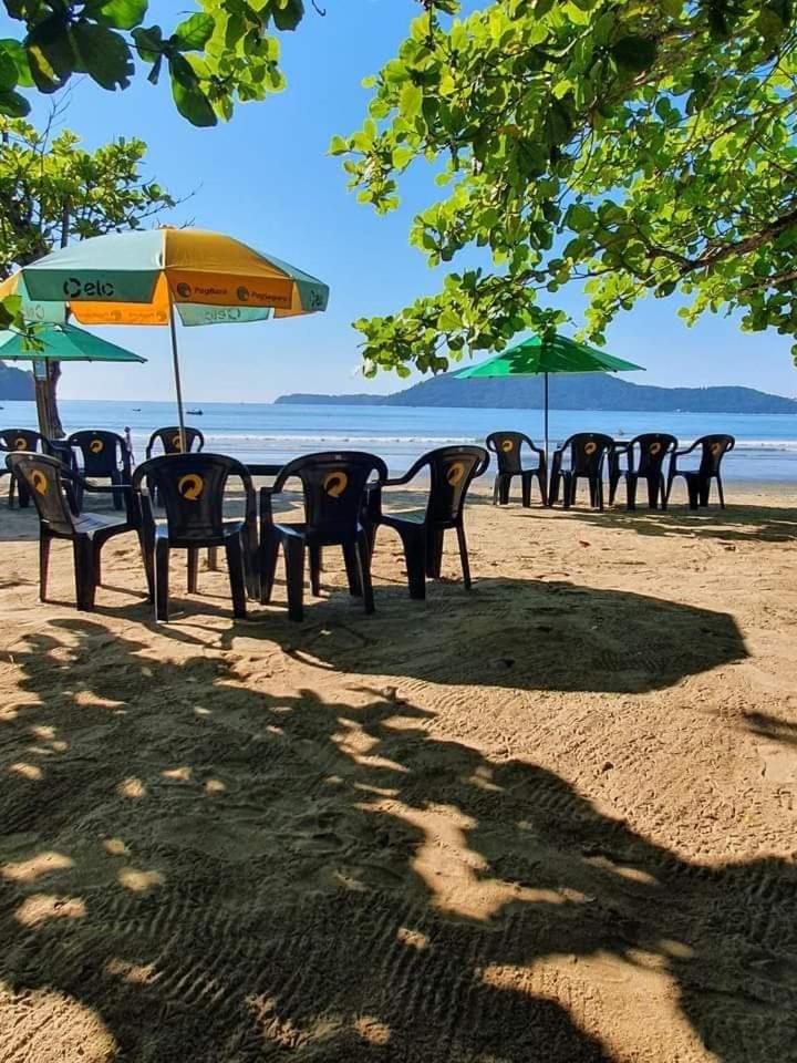 Apartamento em condomínio de frete pra praia