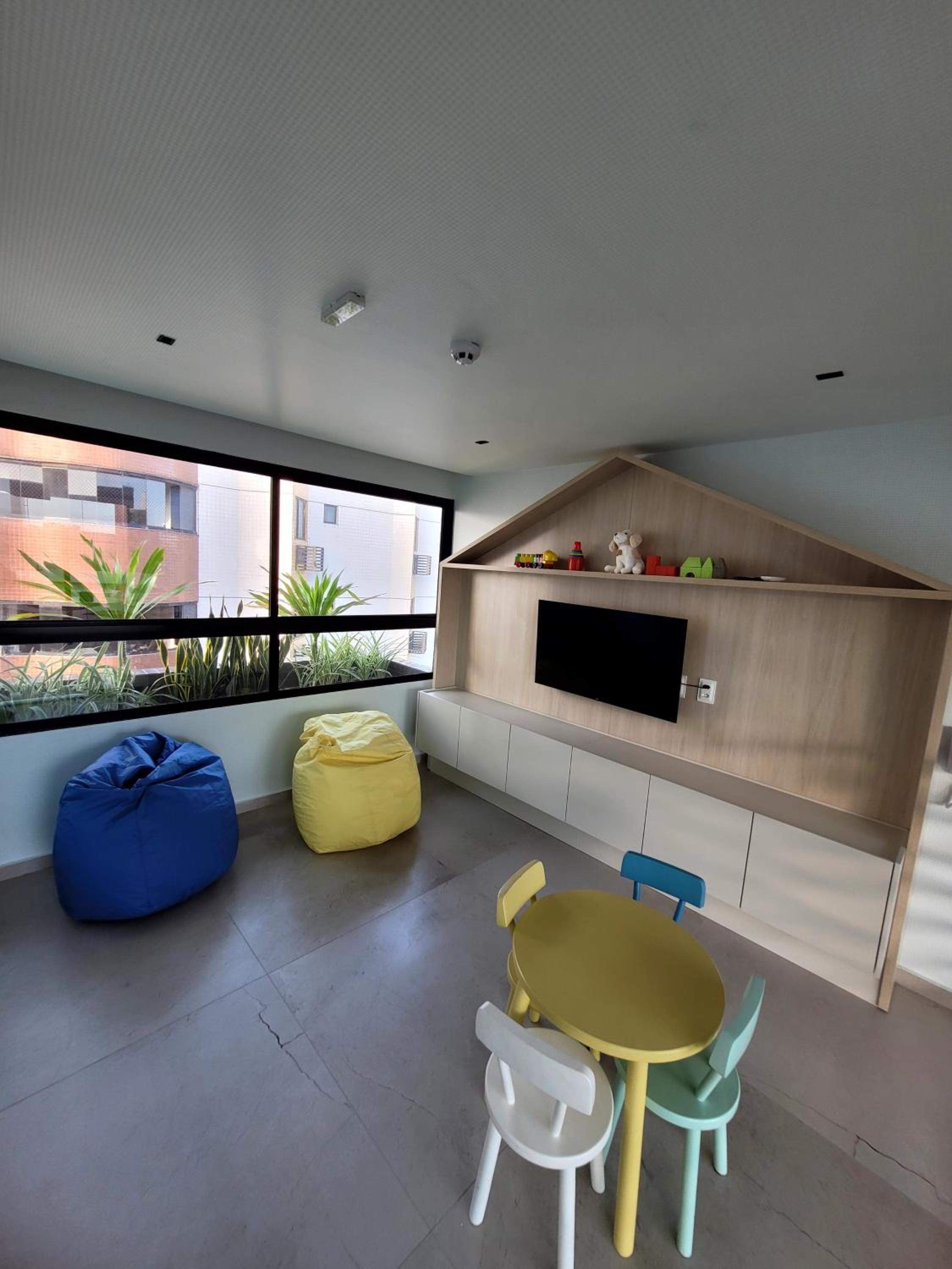 Flat com dois quartos na praia do Cabo Branco - climatizado e completo