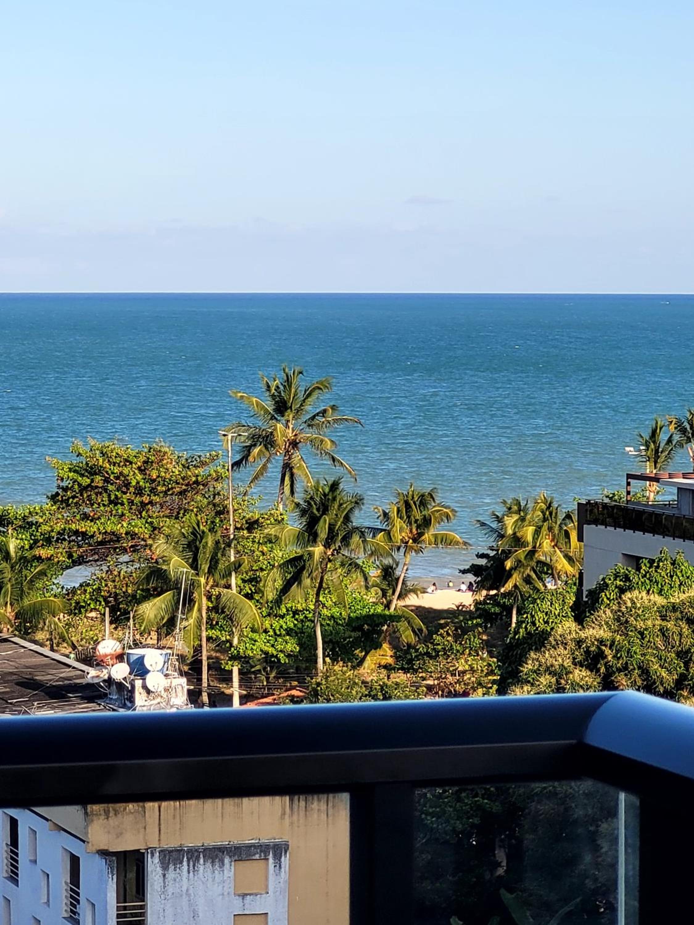 Flat com dois quartos na praia do Cabo Branco - climatizado e completo
