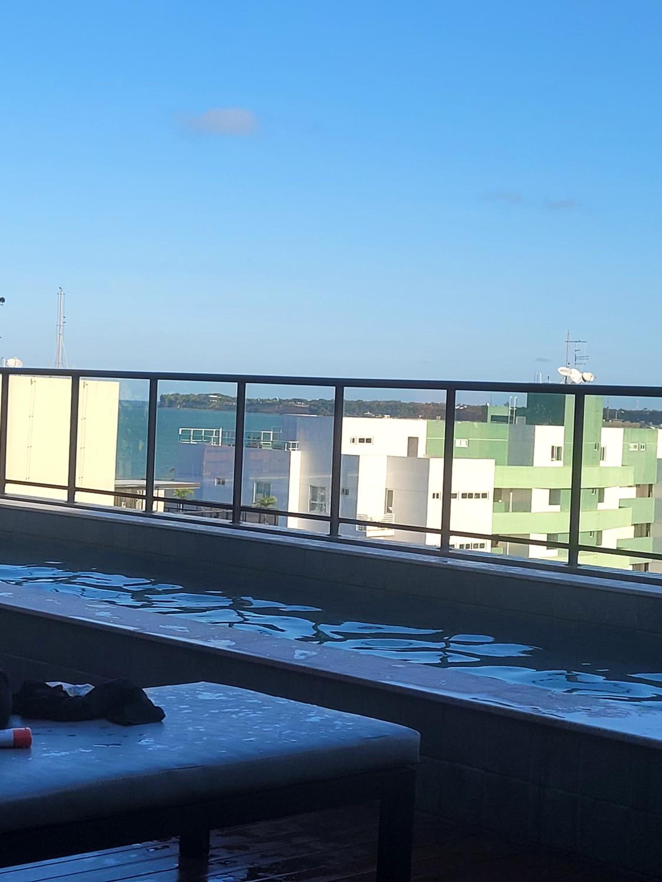 Flat com dois quartos na praia do Cabo Branco - climatizado e completo