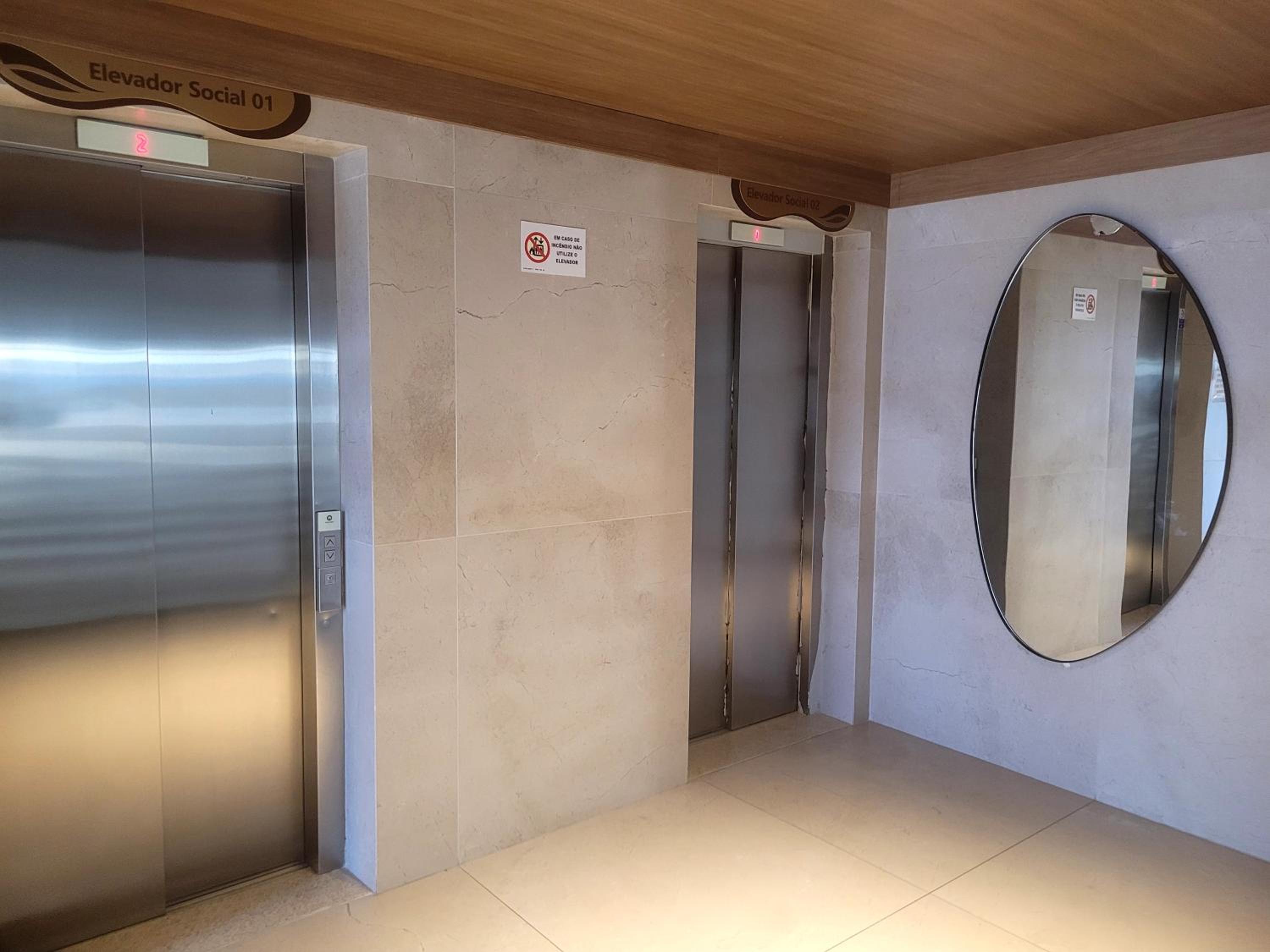 Flat com dois quartos na praia do Cabo Branco - climatizado e completo