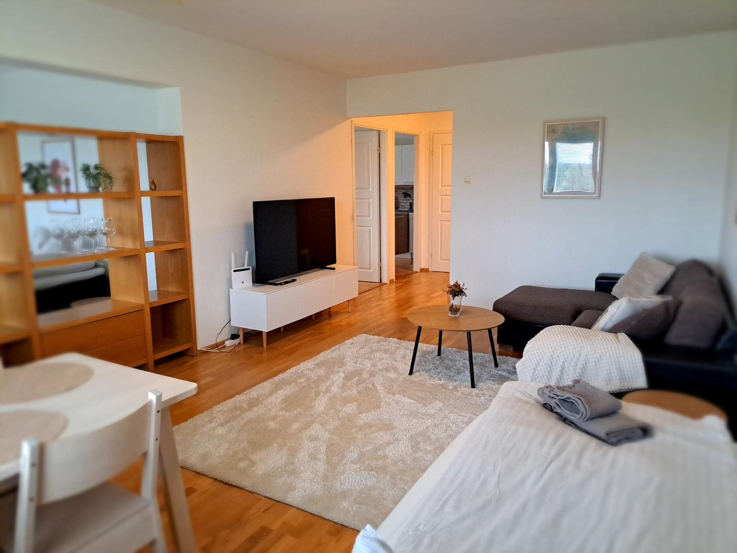 Beautiful apartment with seaview! Top 7th floor Free parking!