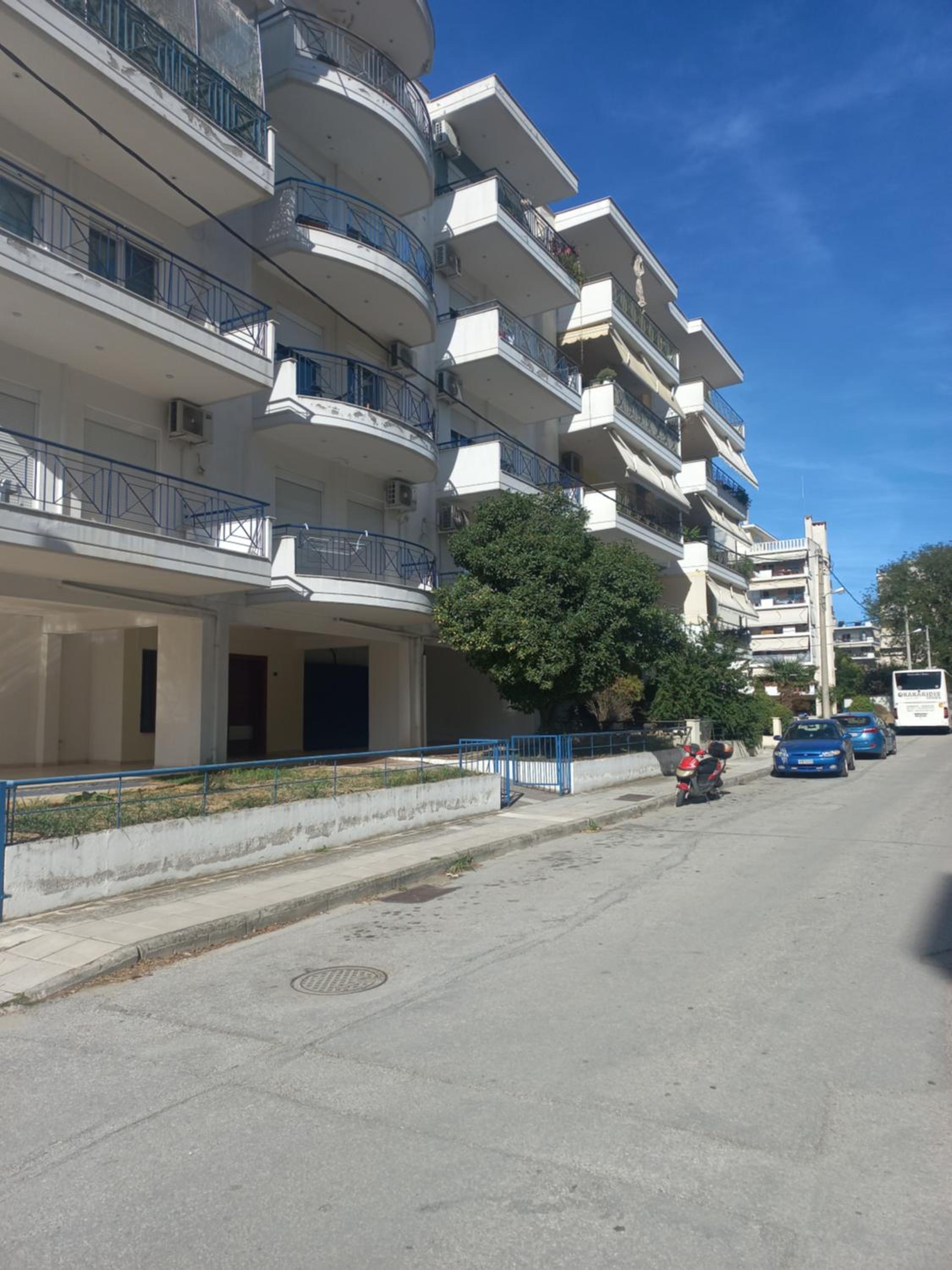 Central1ModernApartmentFreeParking photo 4