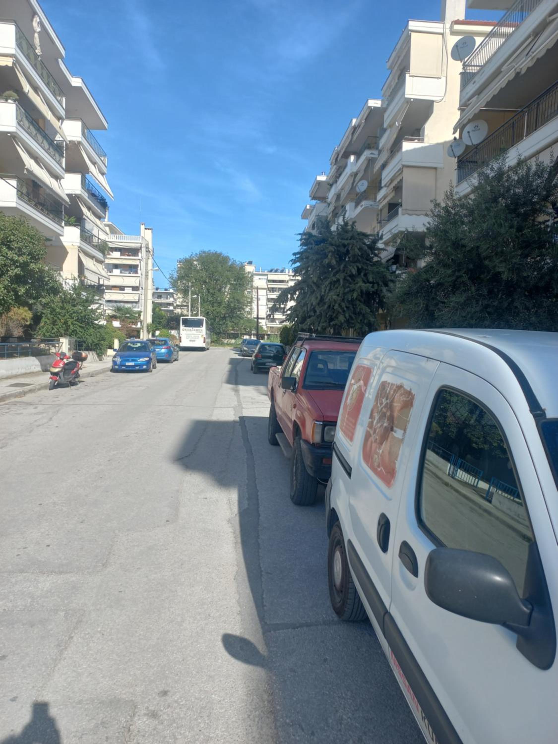 Central1ModernApartmentFreeParking photo 5