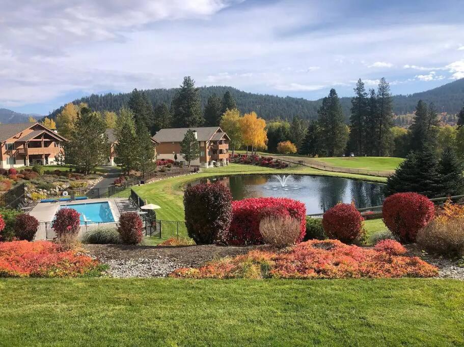 Golf Course View Condo Walk to Town & Pools view 4