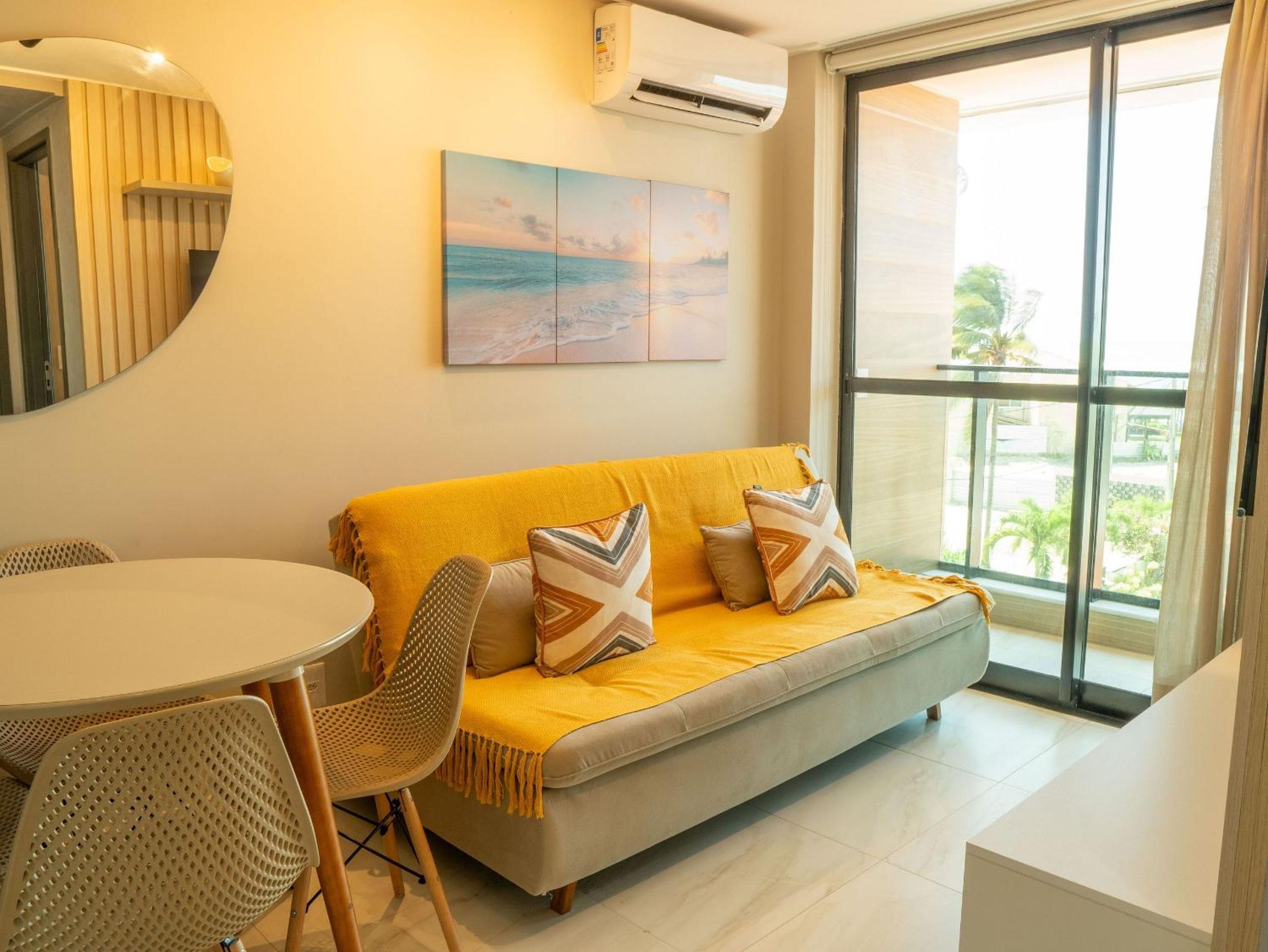 Beachfront flat at Porto de Galinhas beach, close to the natural pools.