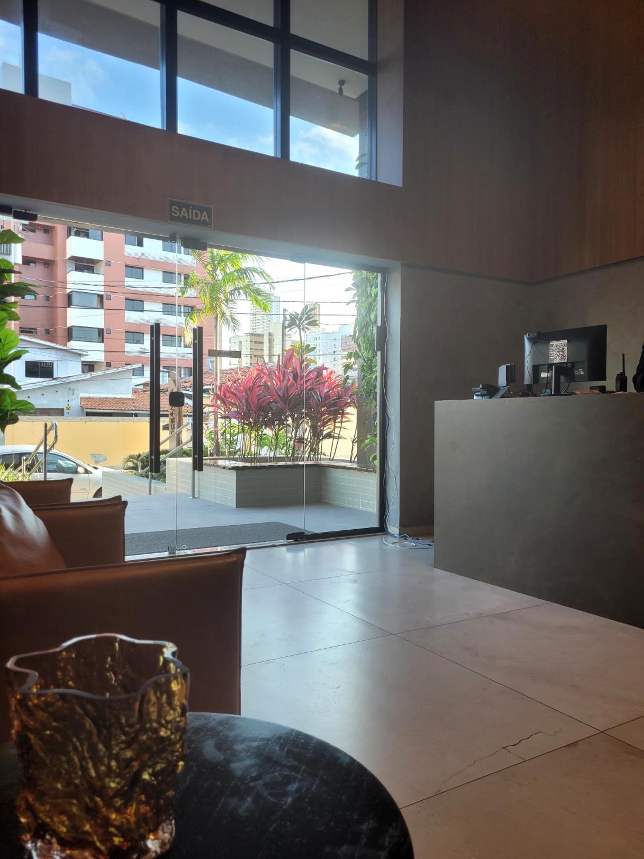 Flat com dois quartos na praia do Cabo Branco - climatizado e completo