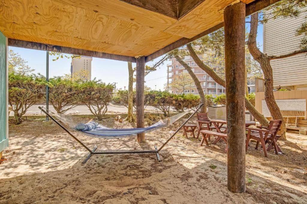 The Blue Crush - 3BR Beachfront Family Retreat view 2