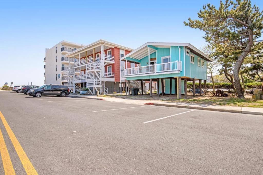 The Blue Crush - 3BR Beachfront Family Retreat view 4