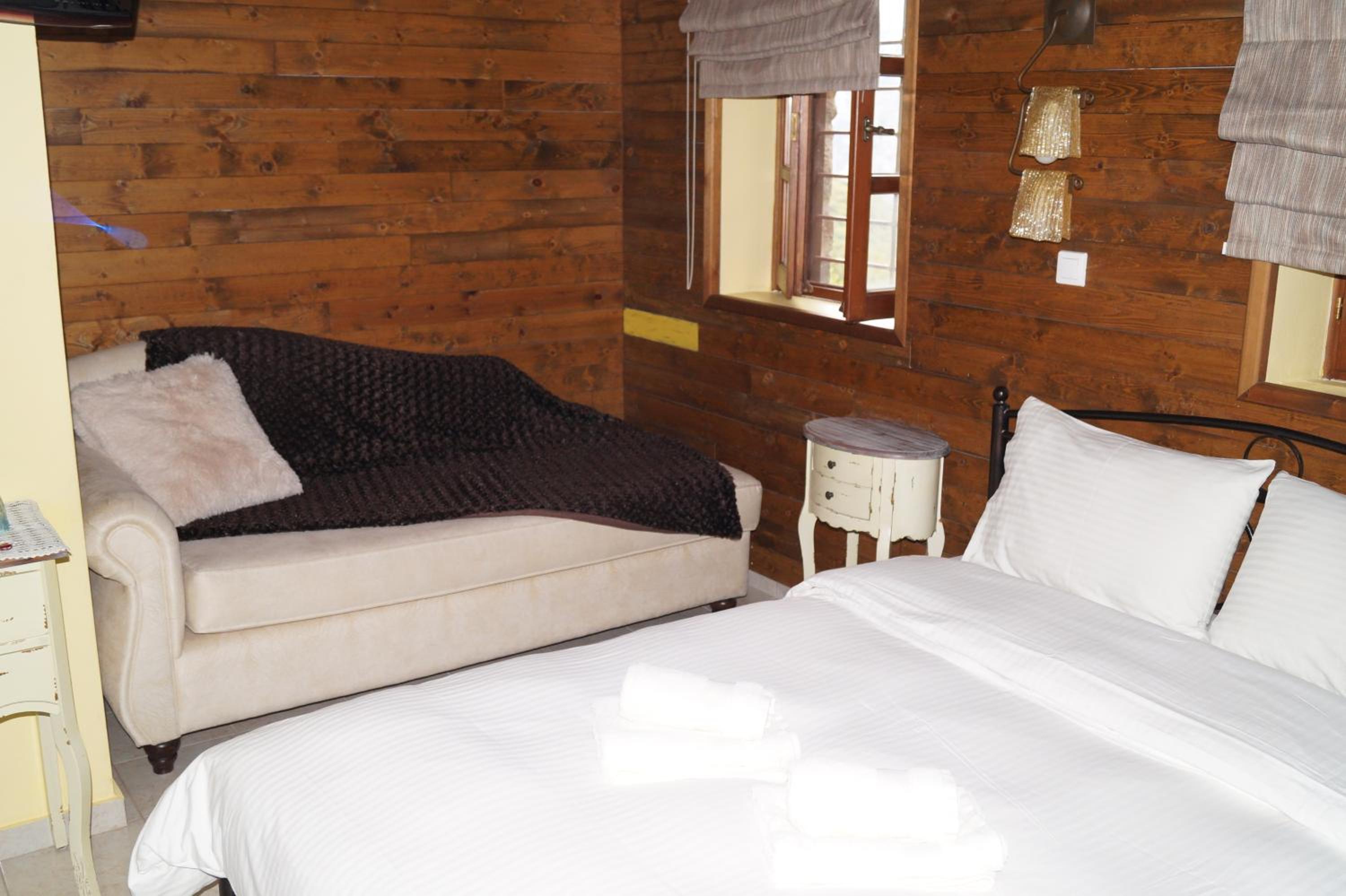 Ikojenia Traditional Lodge