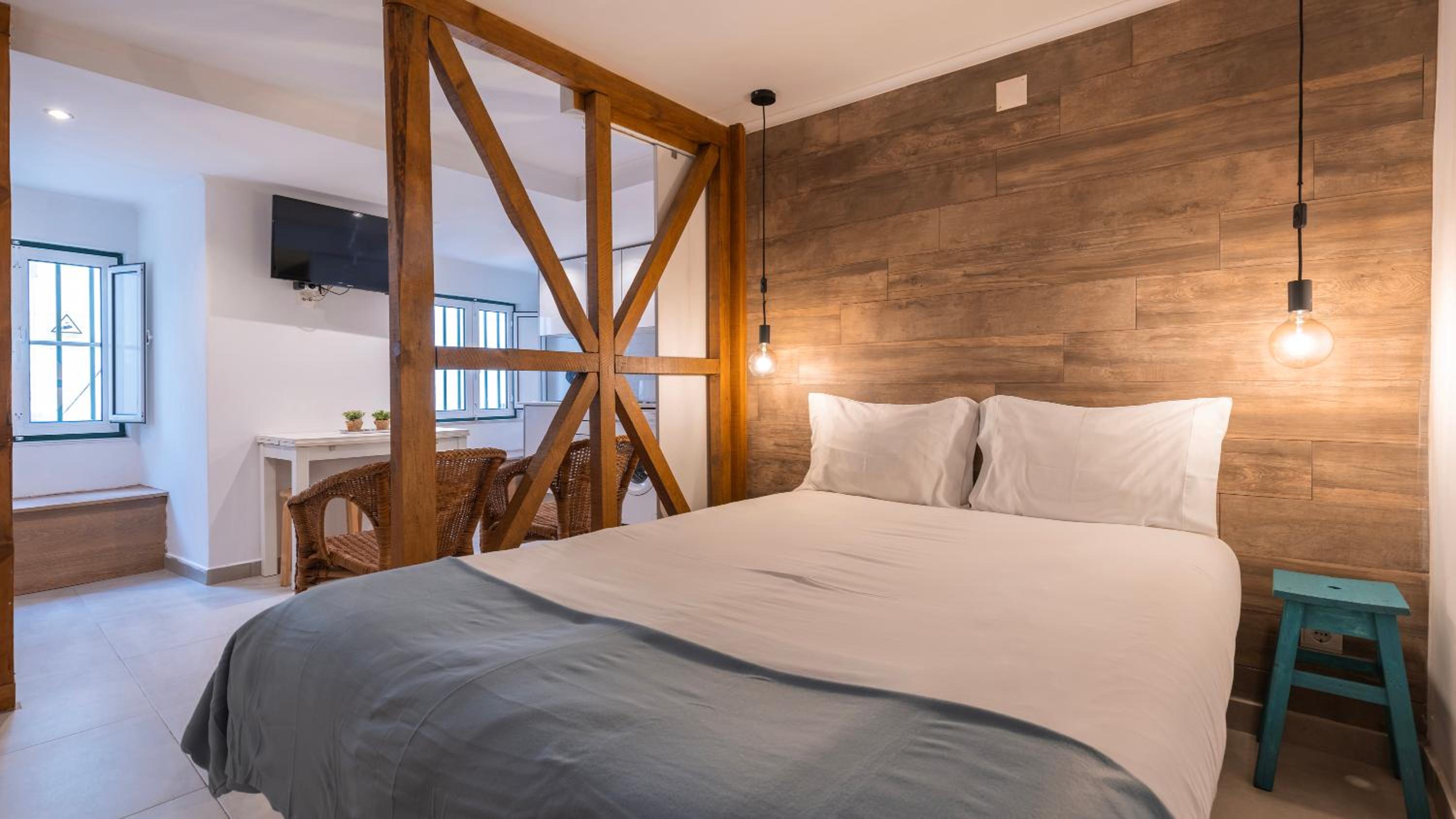 Cozy Studio for Two by LovelyStay view 4