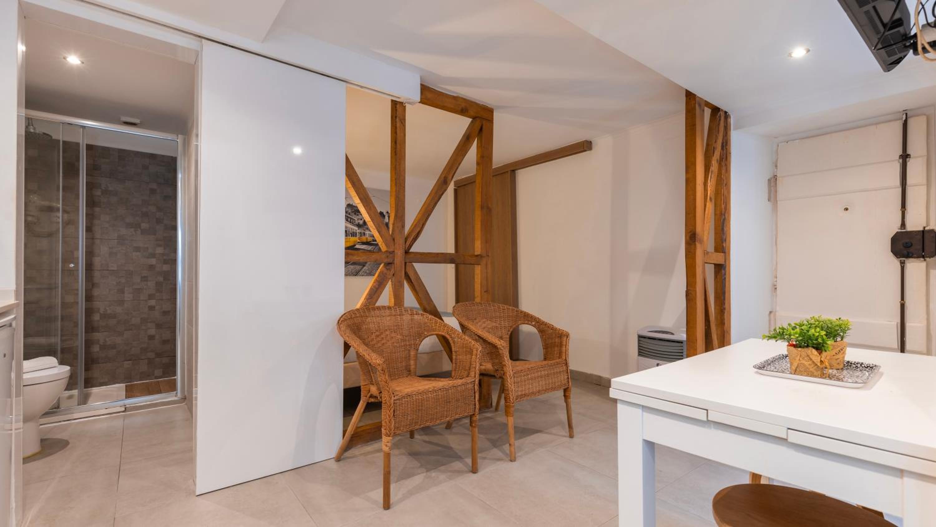 Cozy Studio for Two by LovelyStay view 3