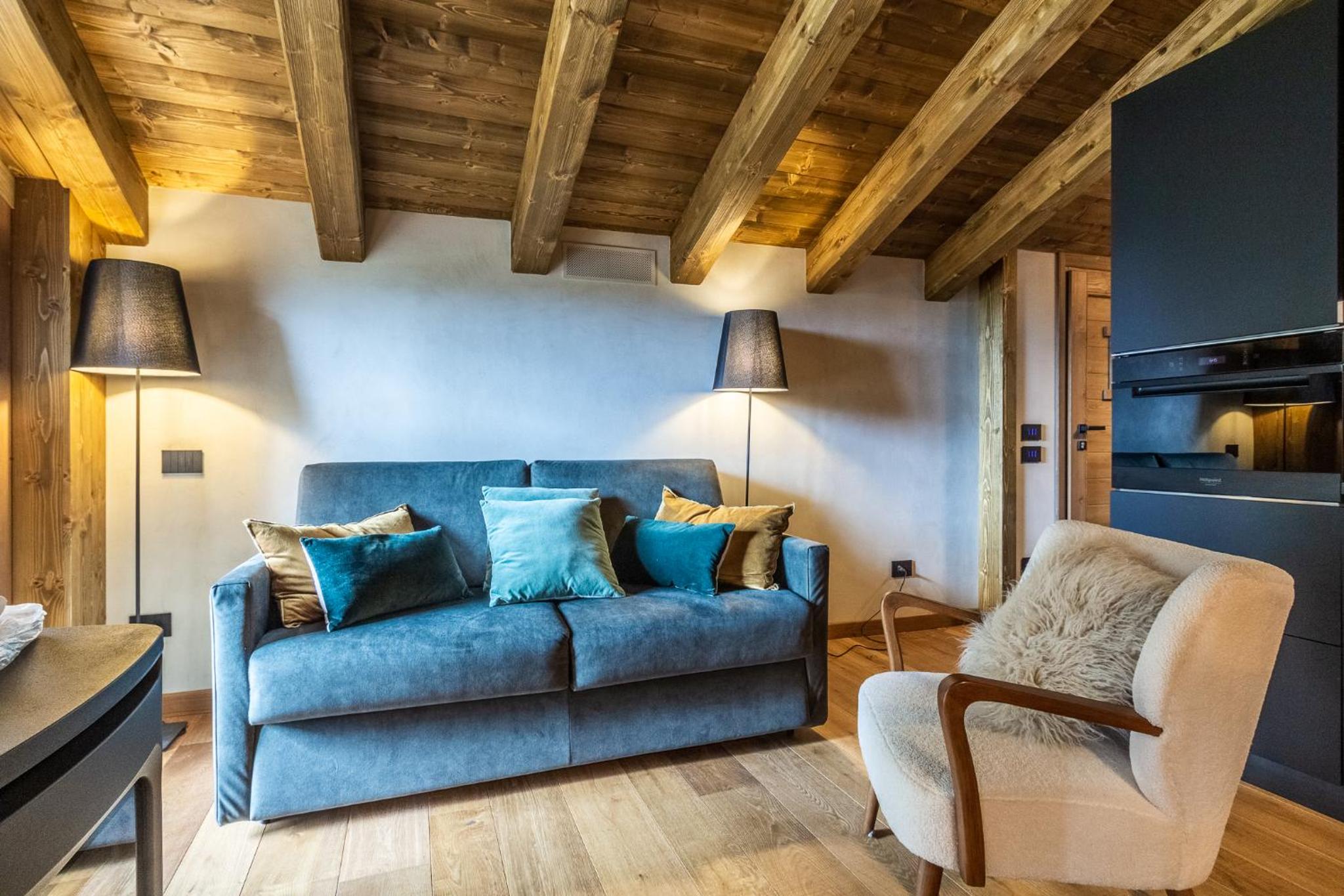 HelloCHALET Valtournenche - Chalet Pessey - Entire Alpine Chalet 400m from Ski Lifts with Garden & Mountain View view 4