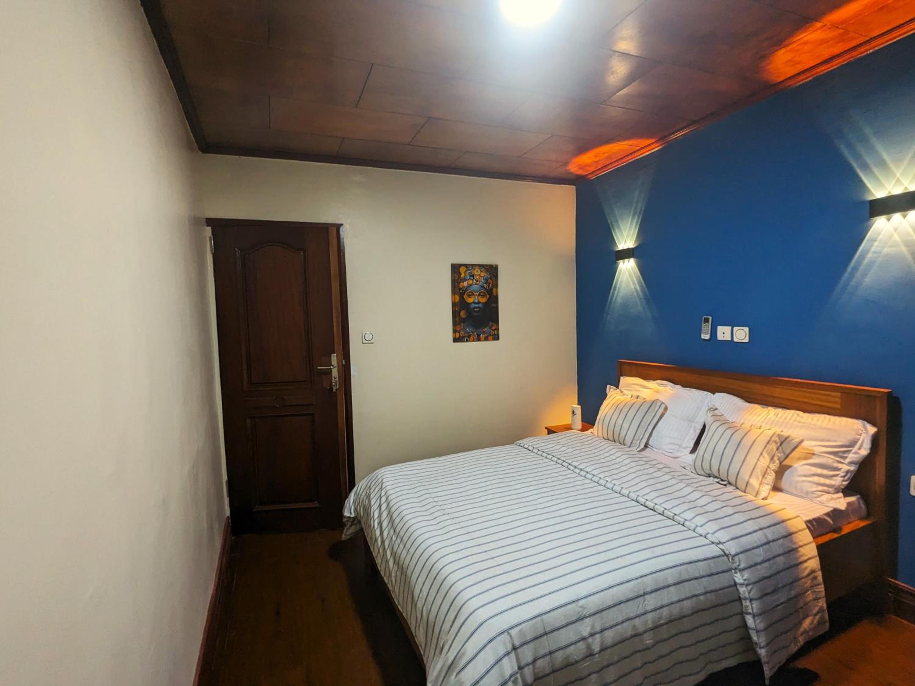 Chambre meublée extra confort à Yaoundé