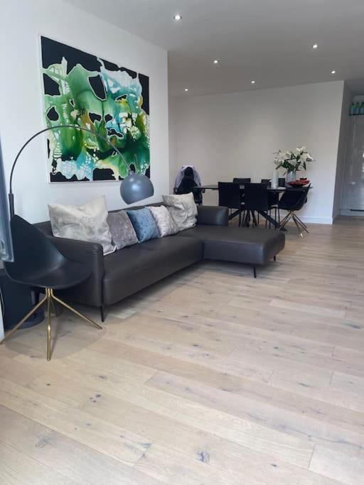 3-bed 2-bath designer apt in Canada Water