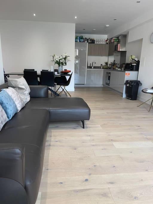 3-bed 2-bath designer apt in Canada Water