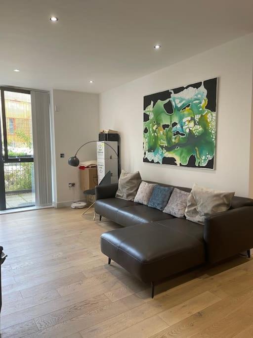 3-bed 2-bath designer apt in Canada Water