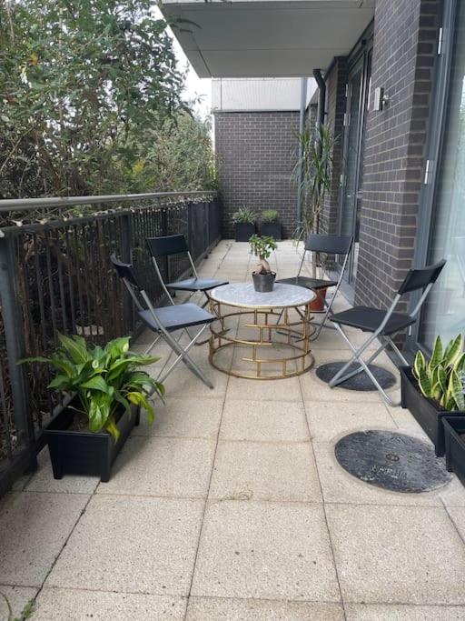 3-bed 2-bath designer apt in Canada Water