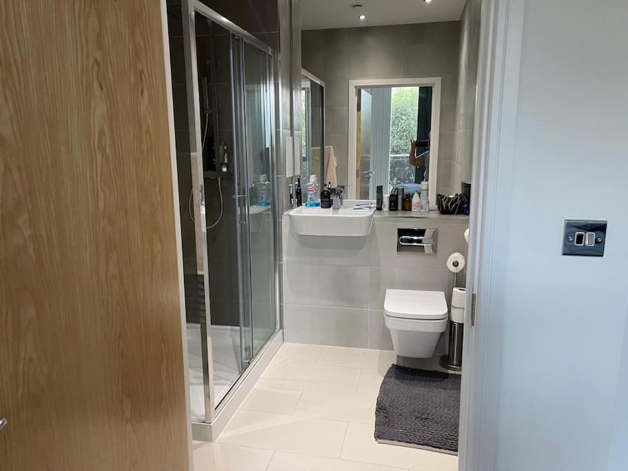 3-bed 2-bath designer apt in Canada Water