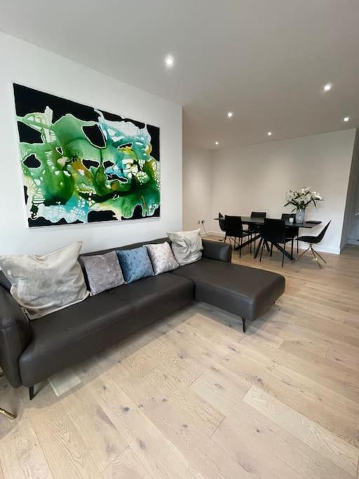 3-bed 2-bath designer apt in Canada Water