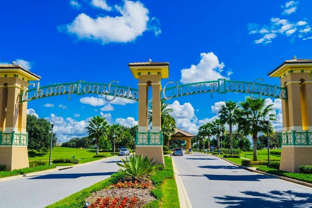 6BR5BA home w private pool Fl