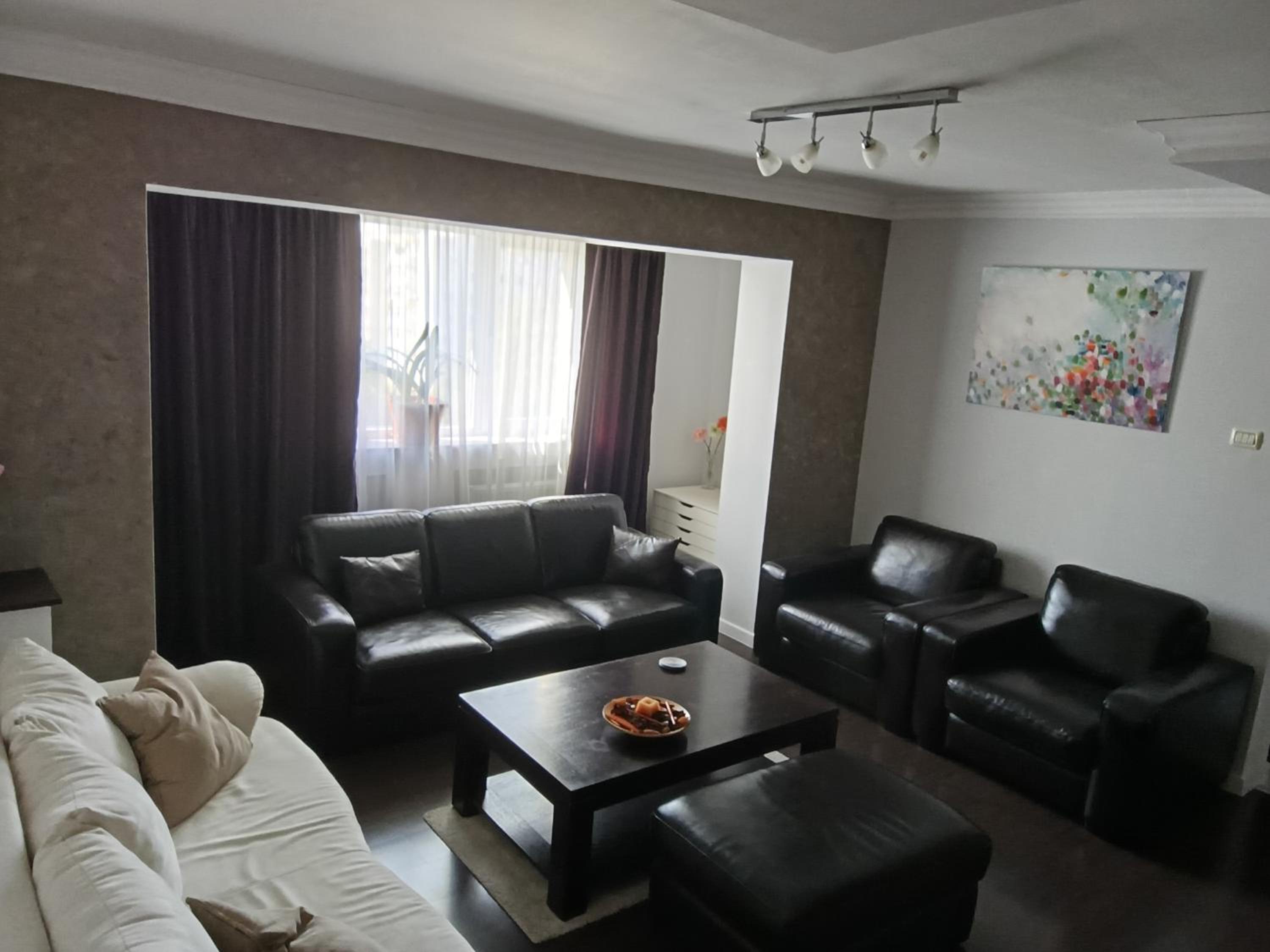 Arcom Apartments
