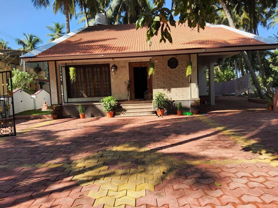 OORU MANe view 4