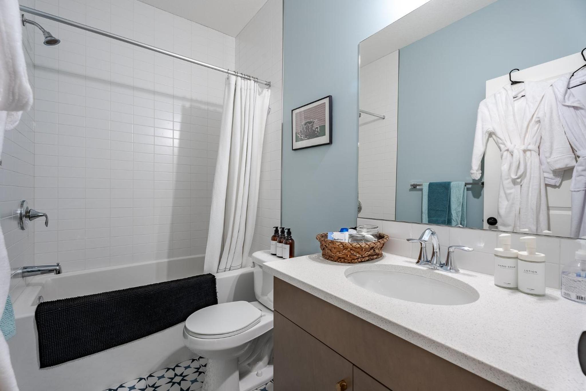 Luxe Suite close to Spruce Meadows