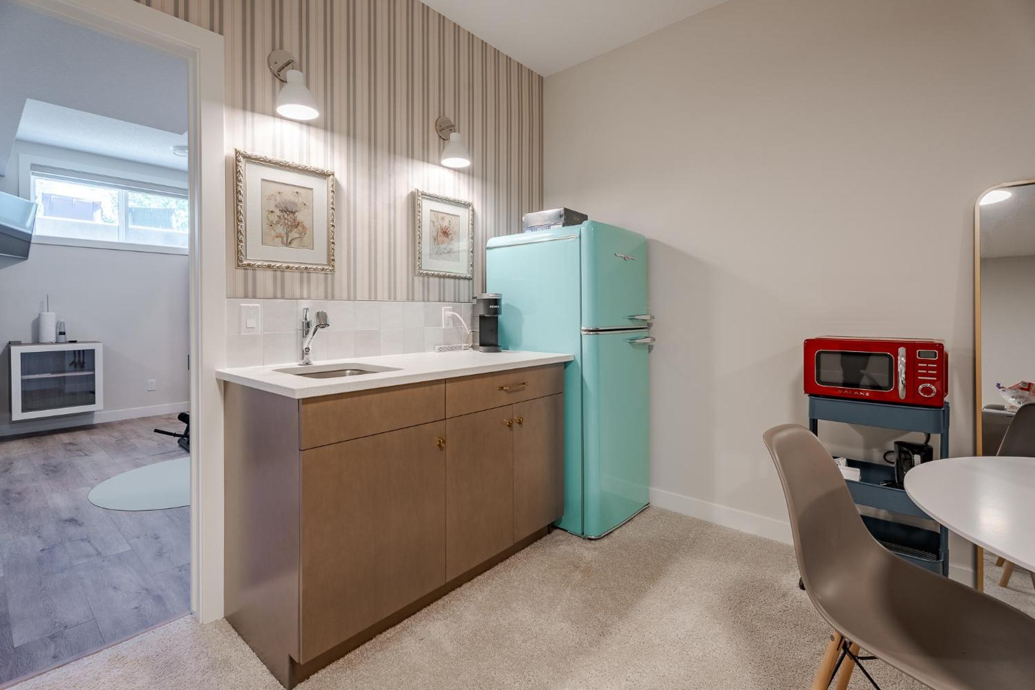 Luxe Suite close to Spruce Meadows