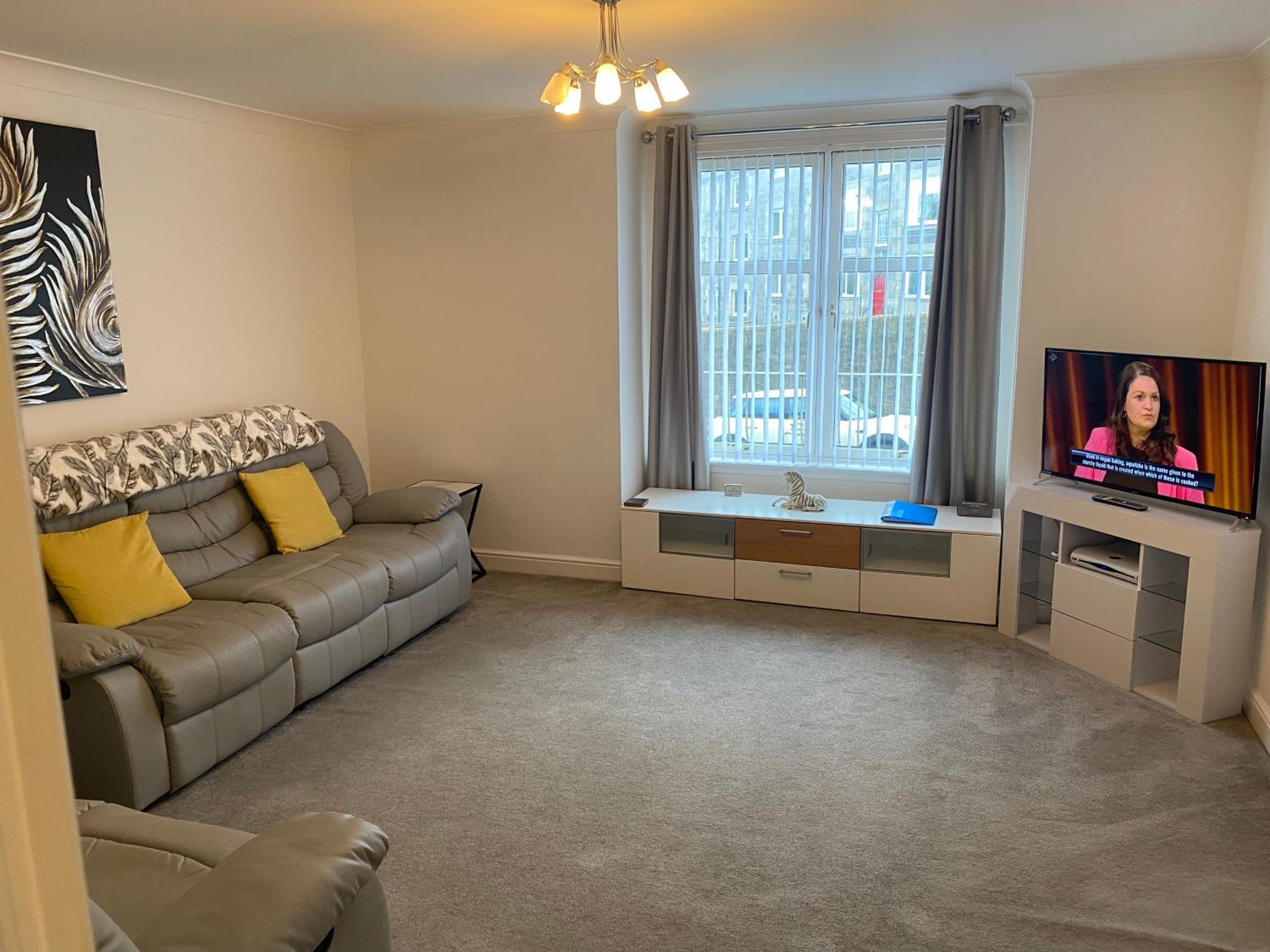 City Centre Executive 2 Bed Apartment with WiFi & Parking view 5