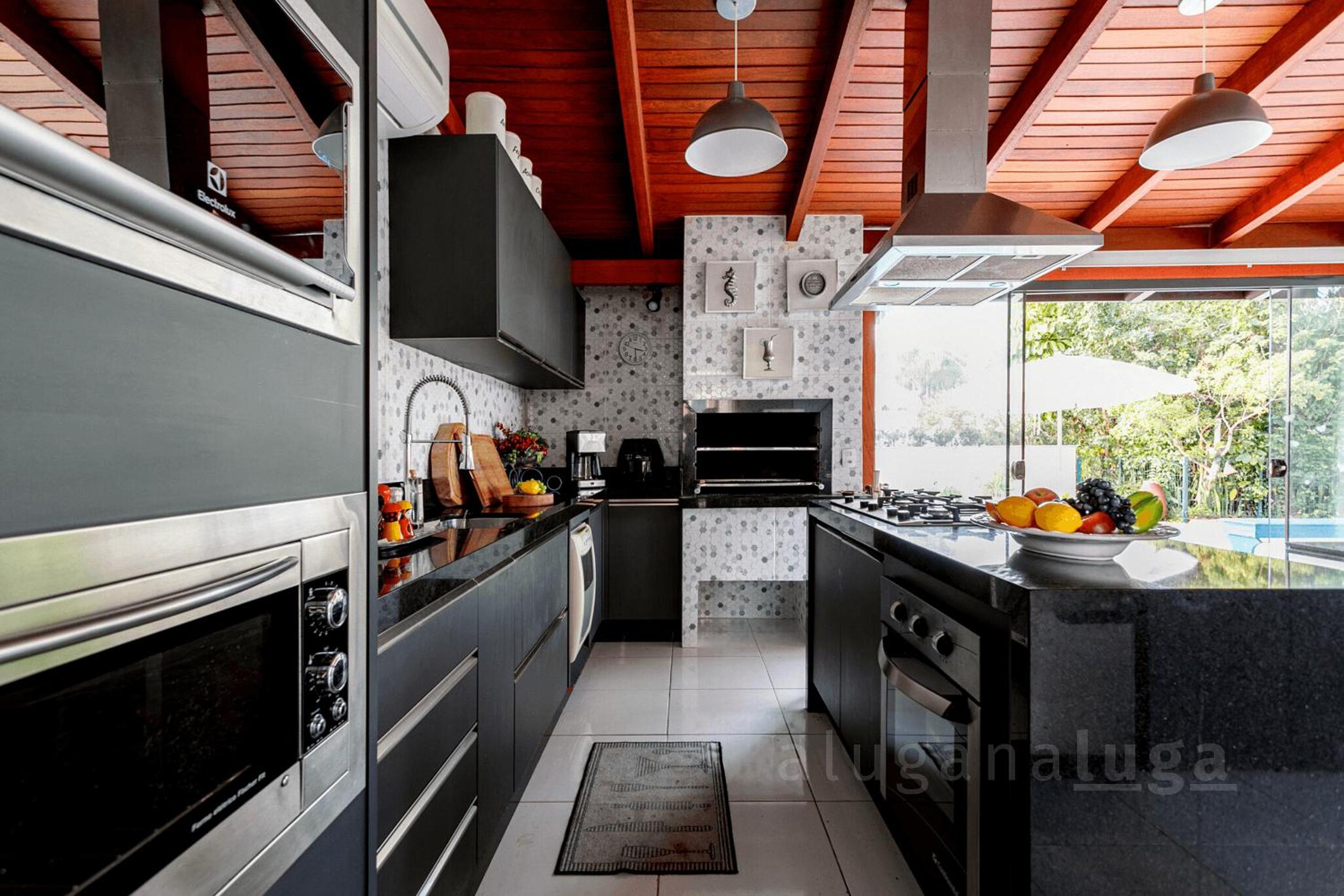 Refúgio Exclusivo em Jurerê: Luxo com Piscina