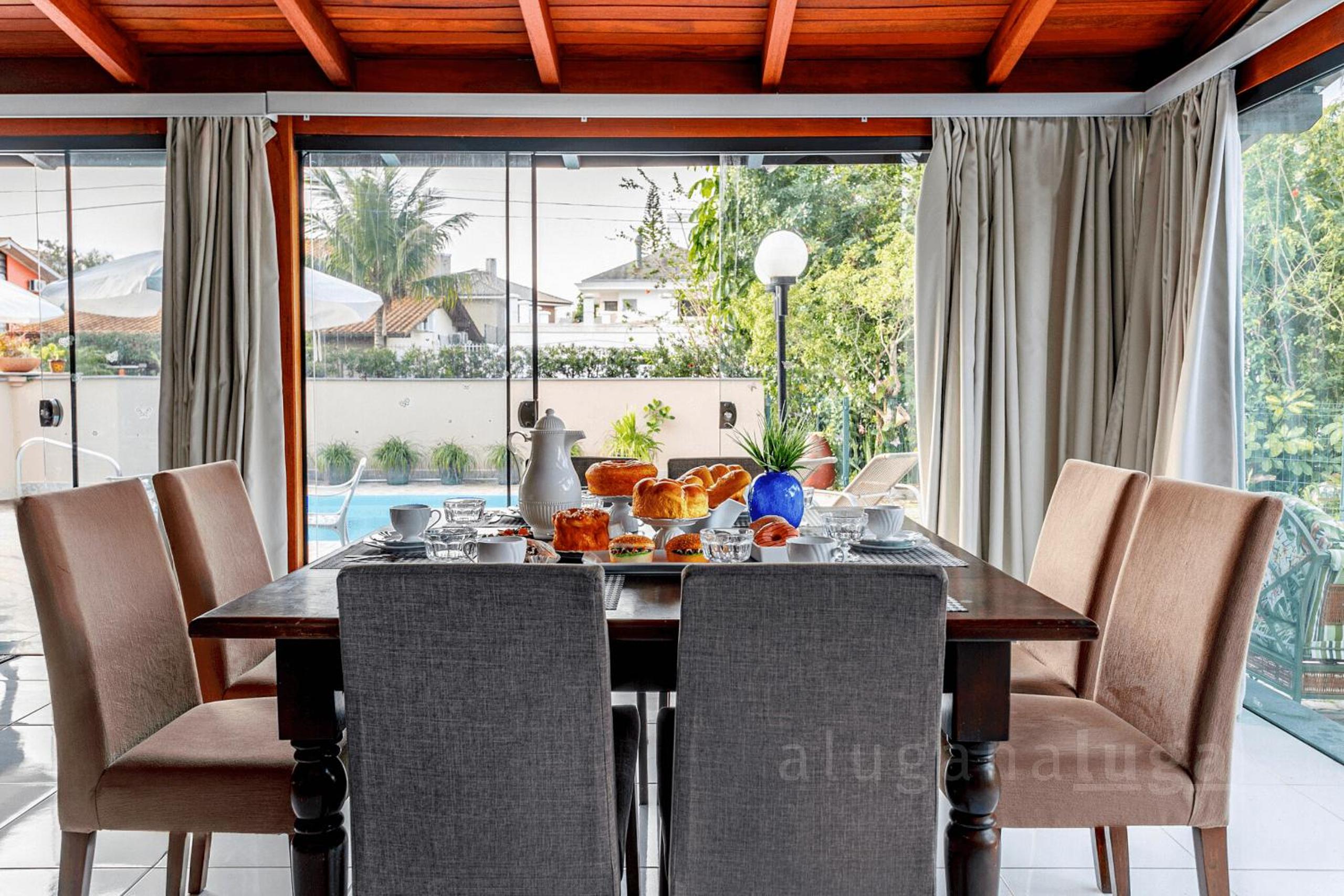 Refúgio Exclusivo em Jurerê: Luxo com Piscina