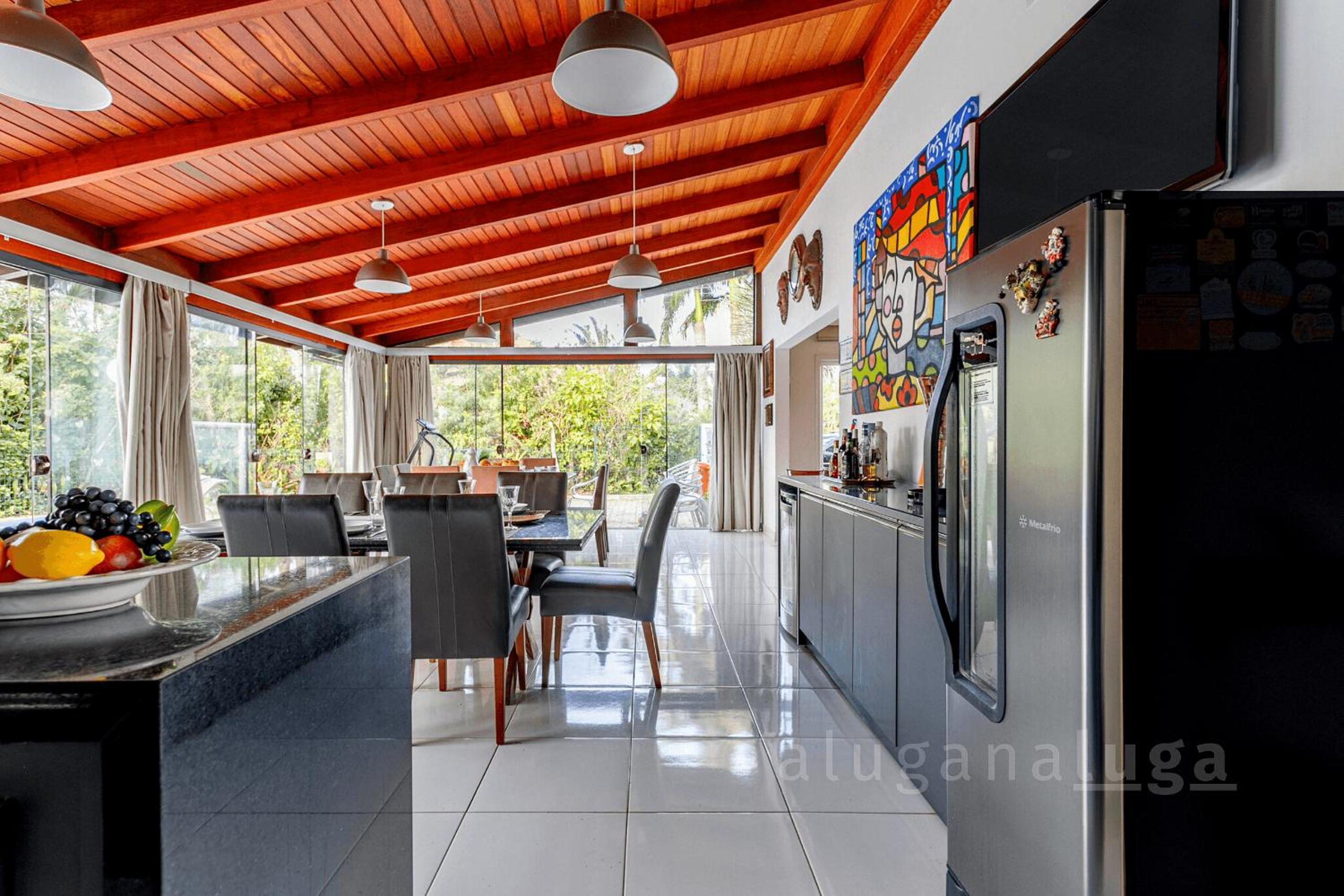 Refúgio Exclusivo em Jurerê: Luxo com Piscina
