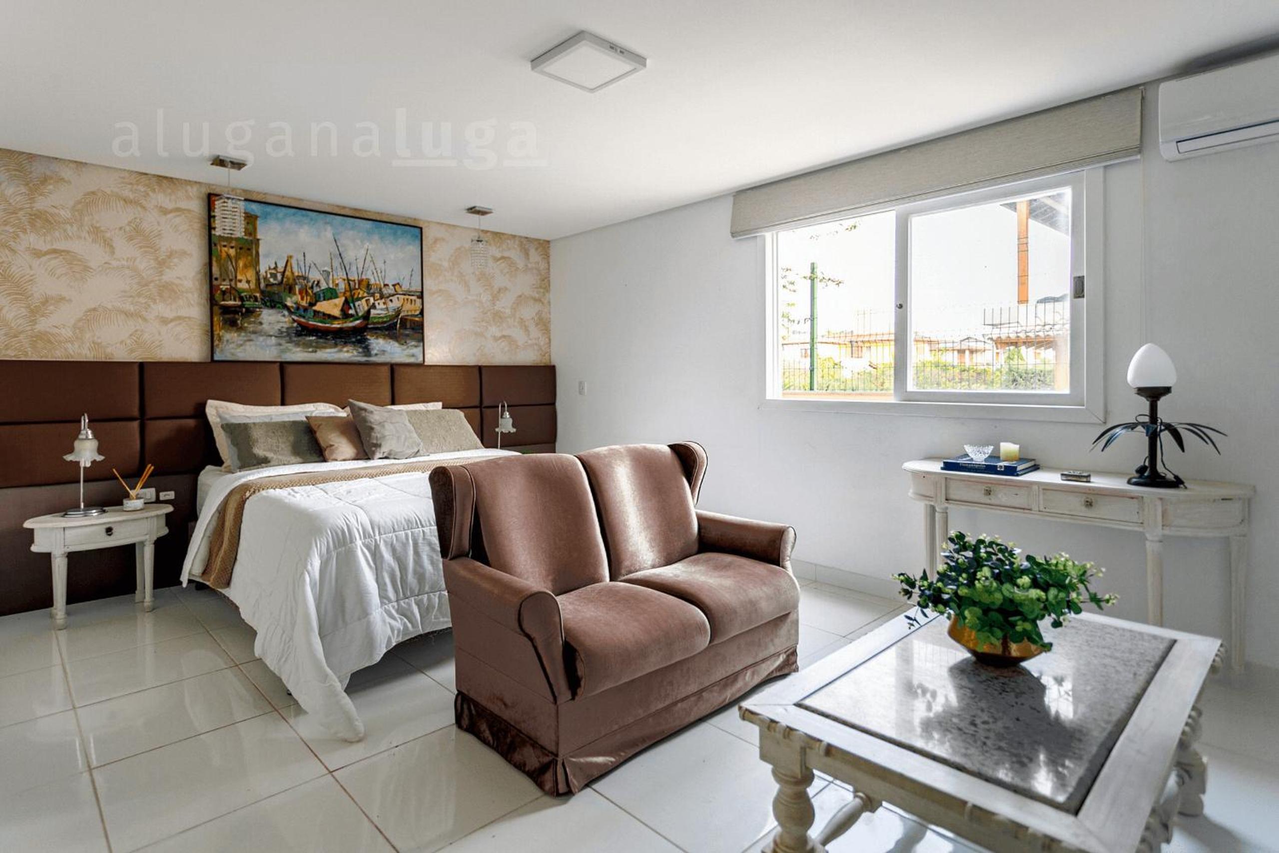 Refúgio Exclusivo em Jurerê: Luxo com Piscina