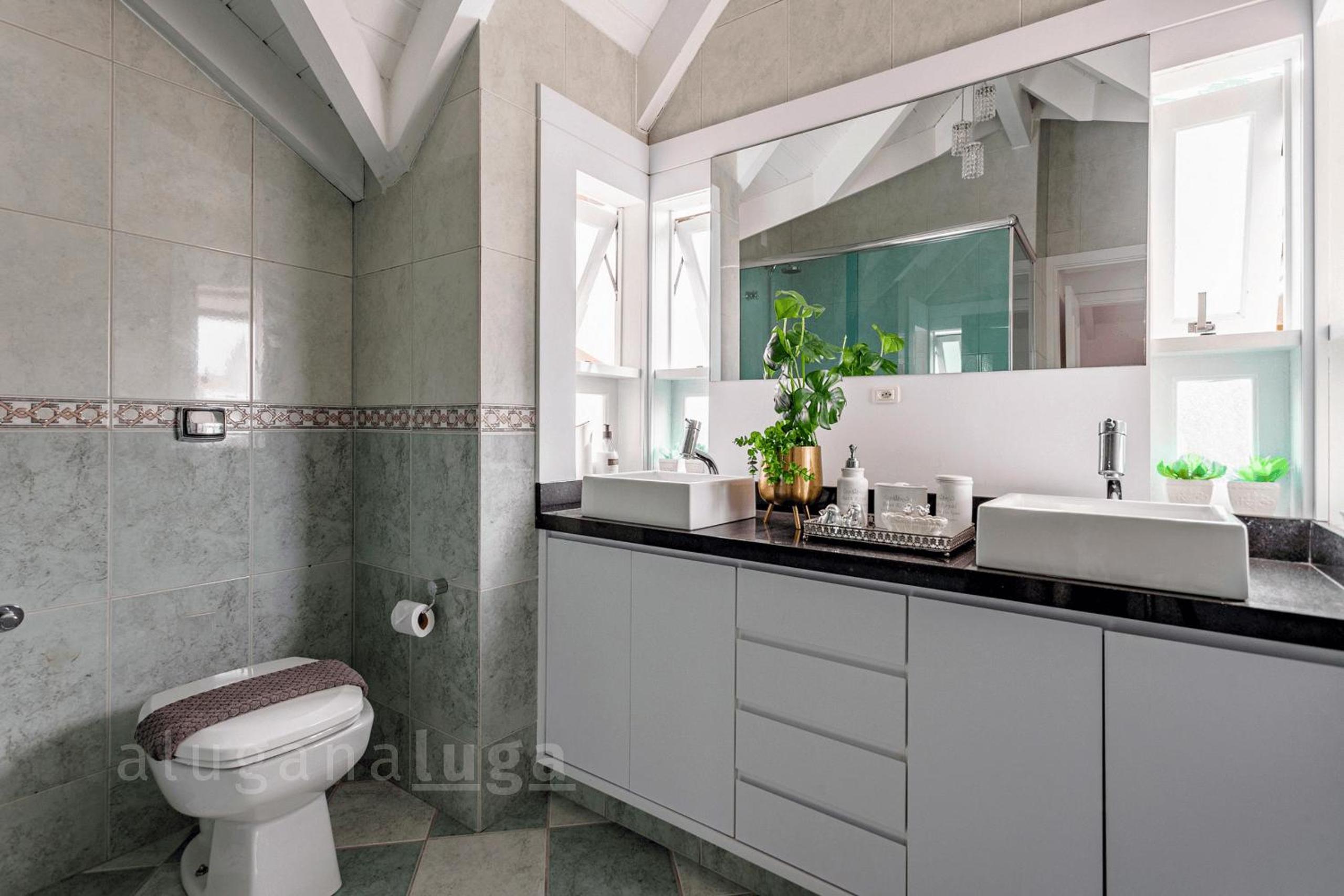 Refúgio Exclusivo em Jurerê: Luxo com Piscina