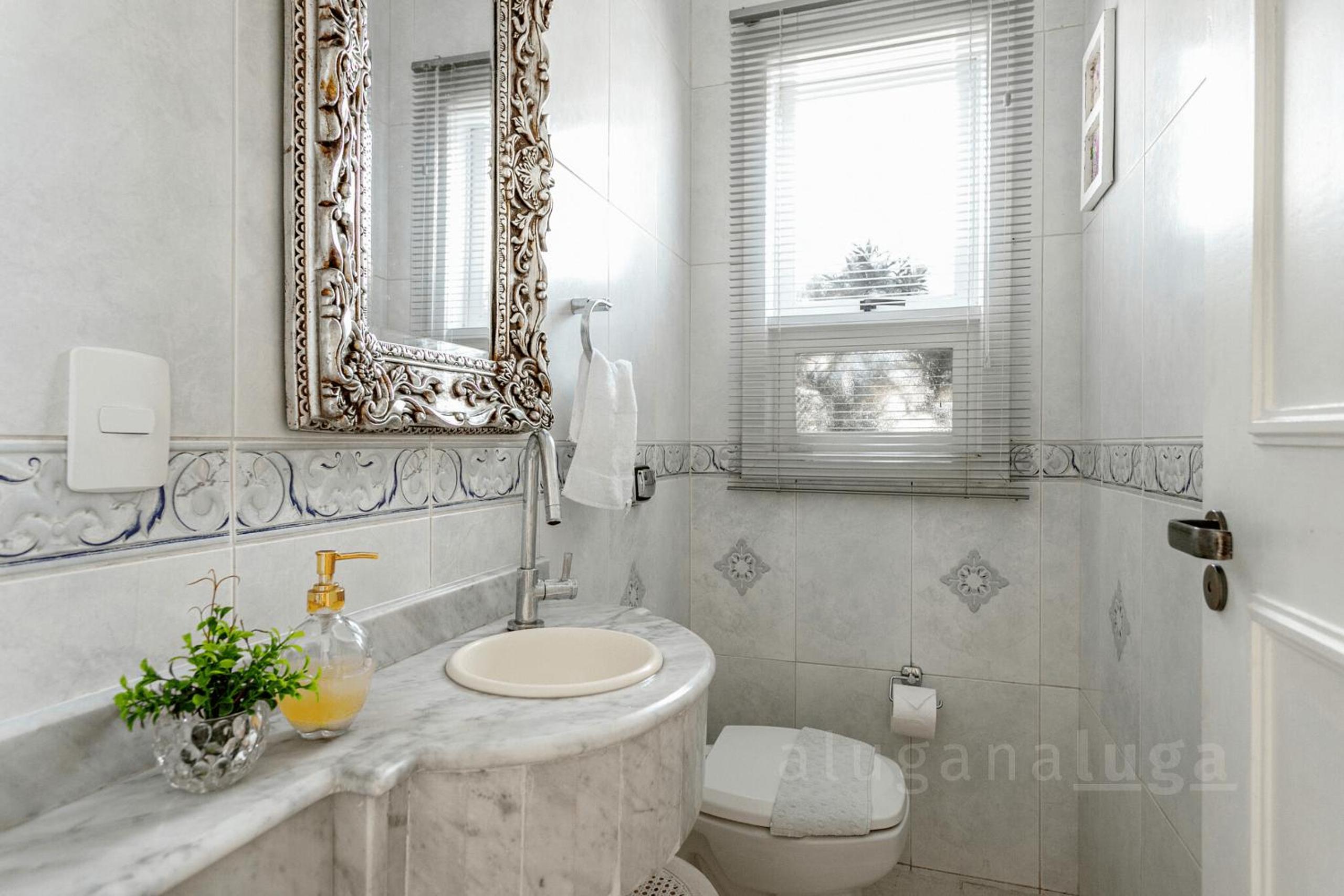Refúgio Exclusivo em Jurerê: Luxo com Piscina