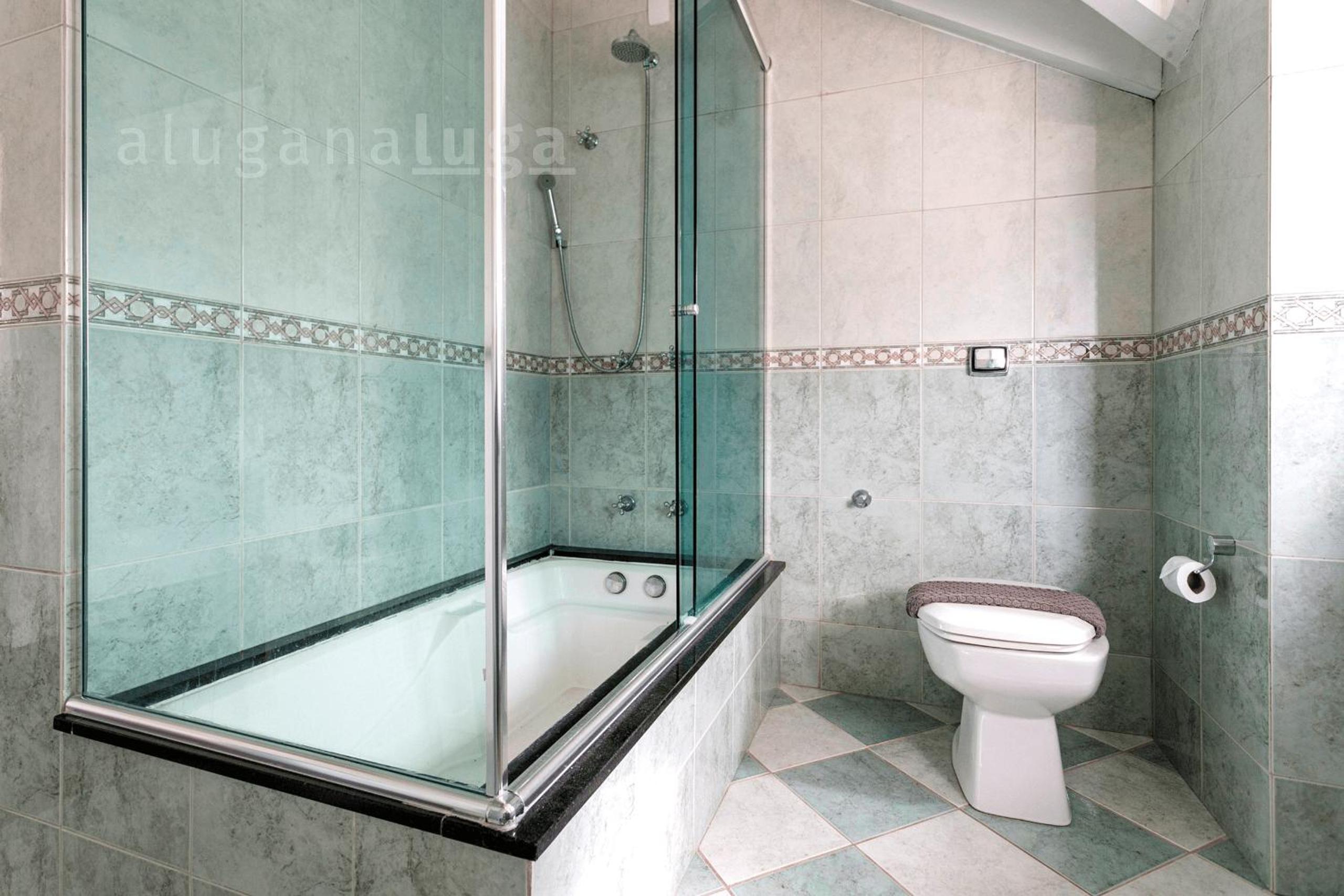 Refúgio Exclusivo em Jurerê: Luxo com Piscina