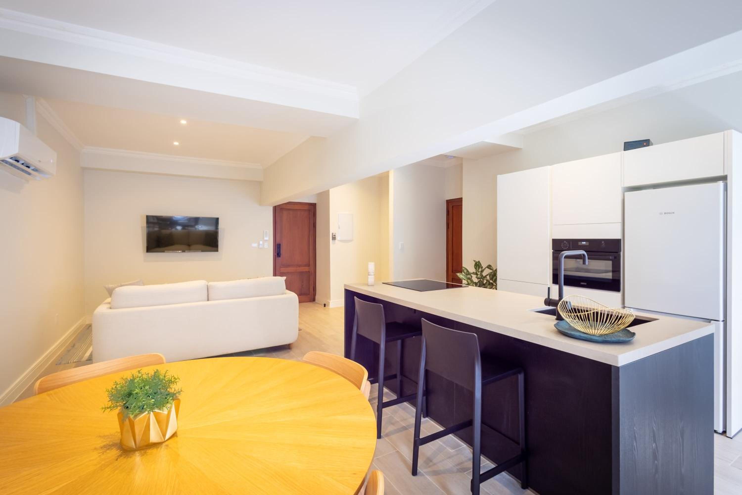 Broadway Apartments - Chic & Stylish Urban Stays